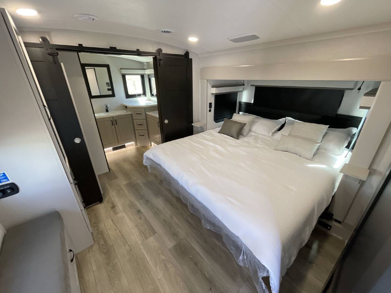 A photo of this 2026 Jayco NORTH POINT 382FLRB