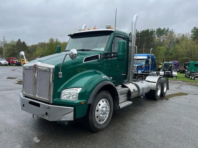 2021 KENWORTH T880 in Westminster, VT