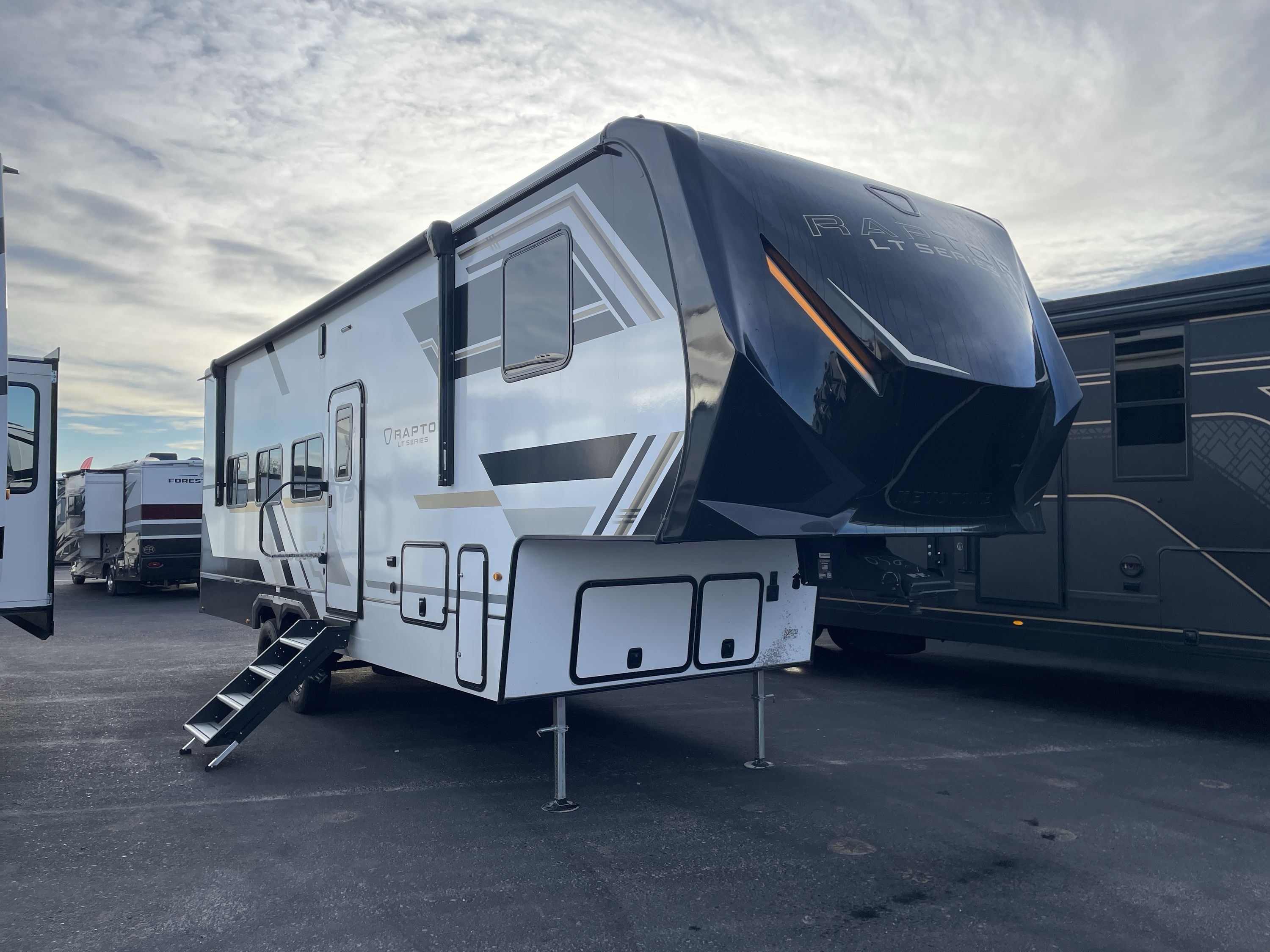2026 Keystone CARBON 321LT in meridian ID