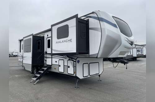 2023 Keystone AVALANCHE 360FL in davenport IA