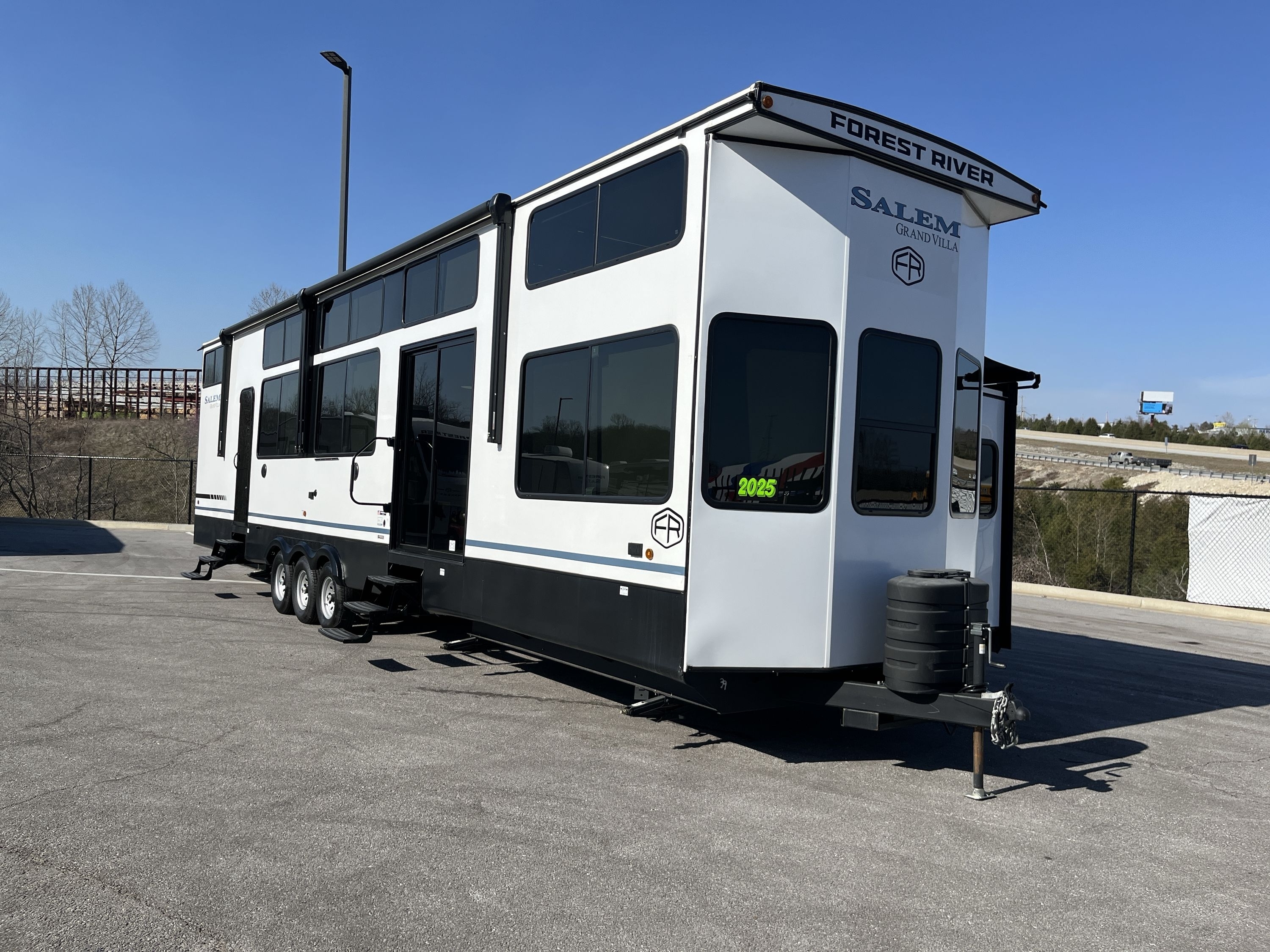2025 Forest River SALEM VILLA GRAND 44VIEW RV