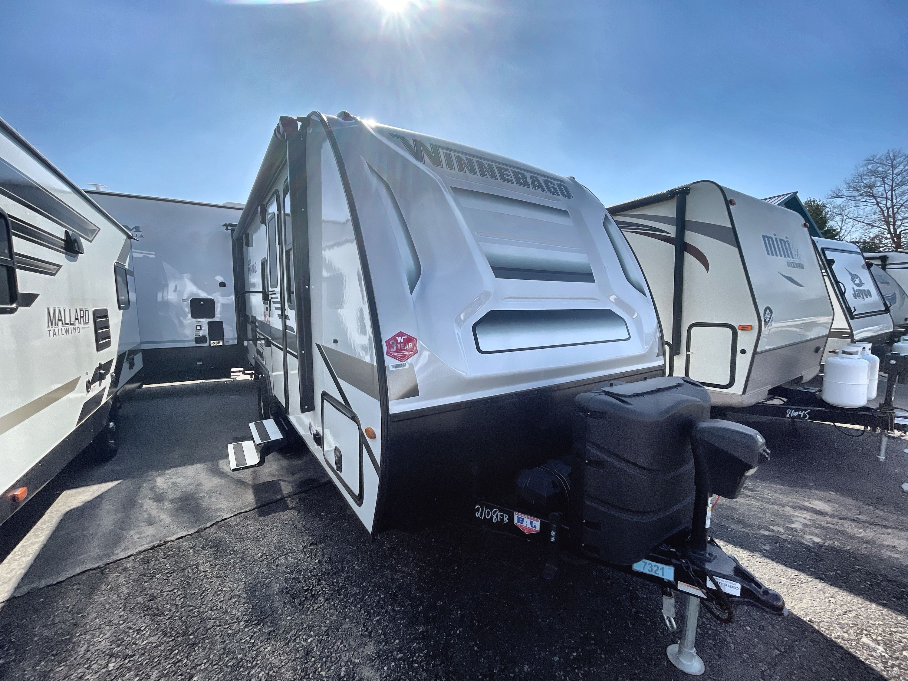 2022 Winnebago MICRO MINNIE 2108FBS in uxbridge MA
