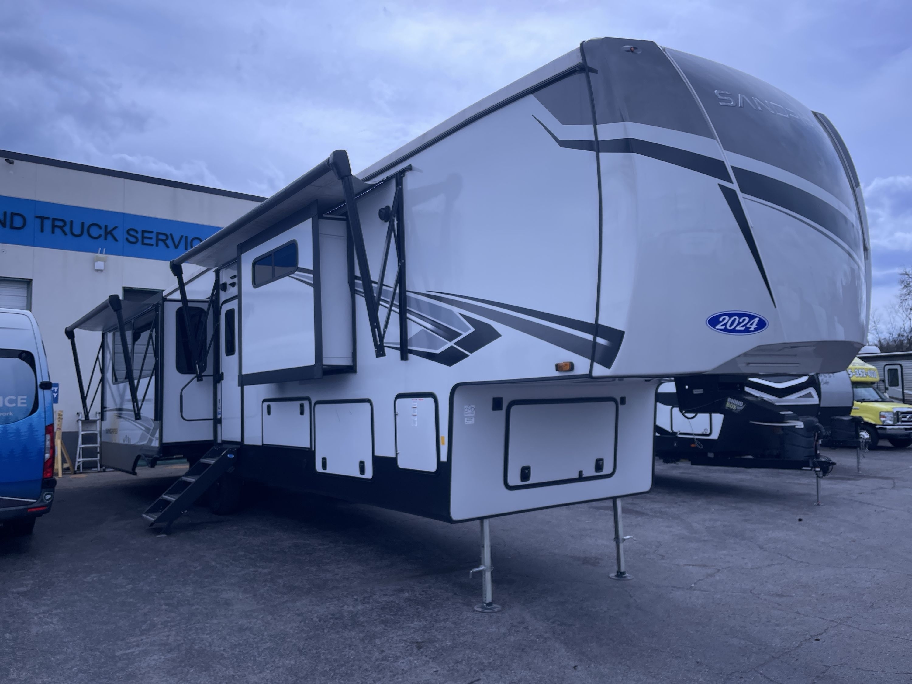 2024 Forest River SANDPIPER 3800RK RV