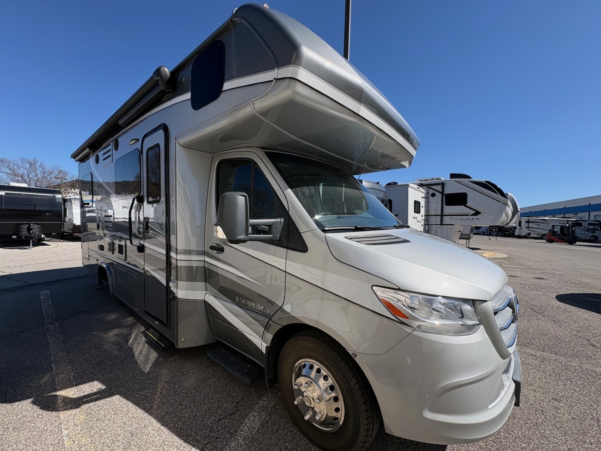 2020 Dynamax ISATA 3 24RW RV