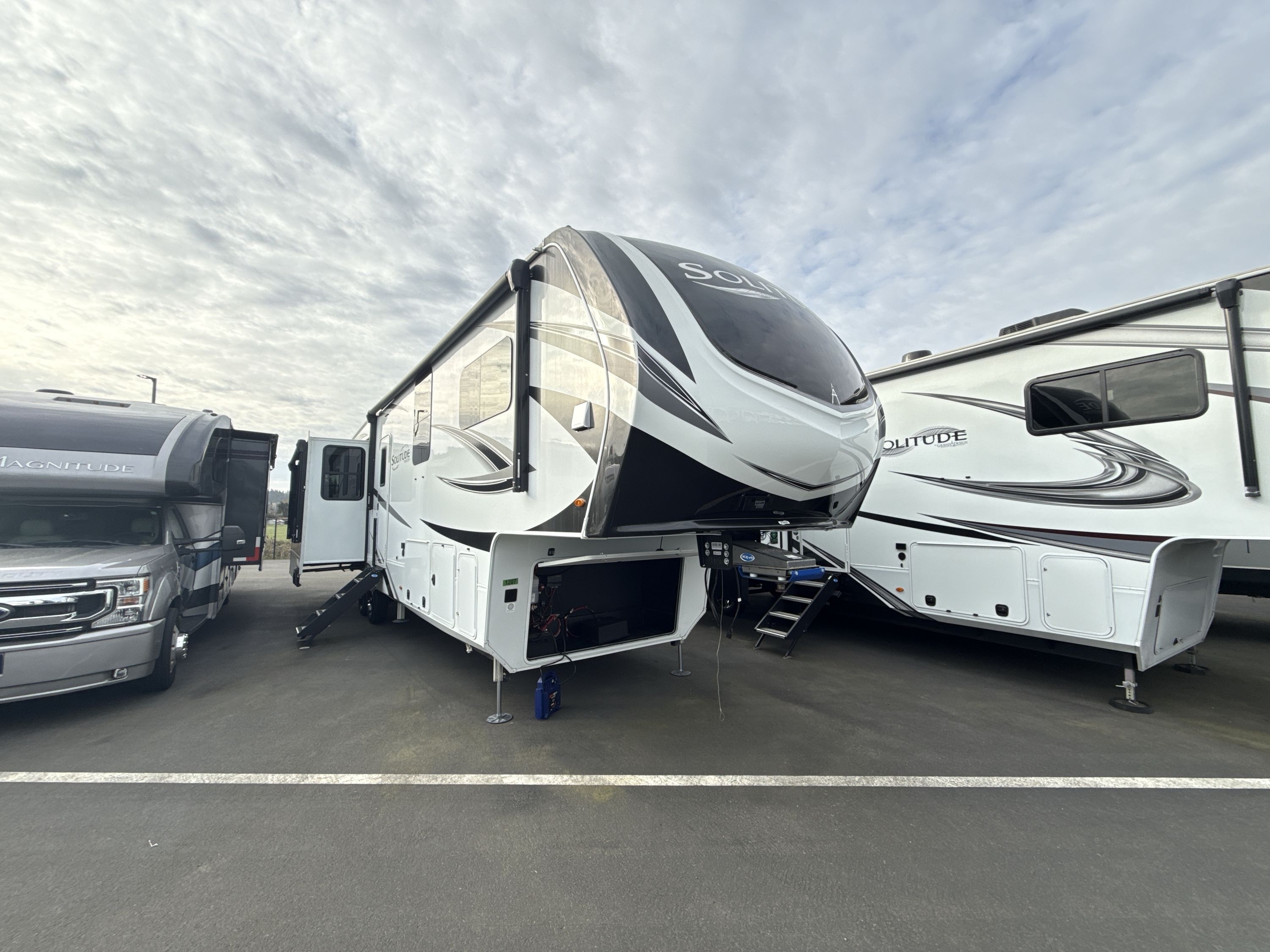 2025 Grand Design SOLITUDE 378MBS in woodland WA
