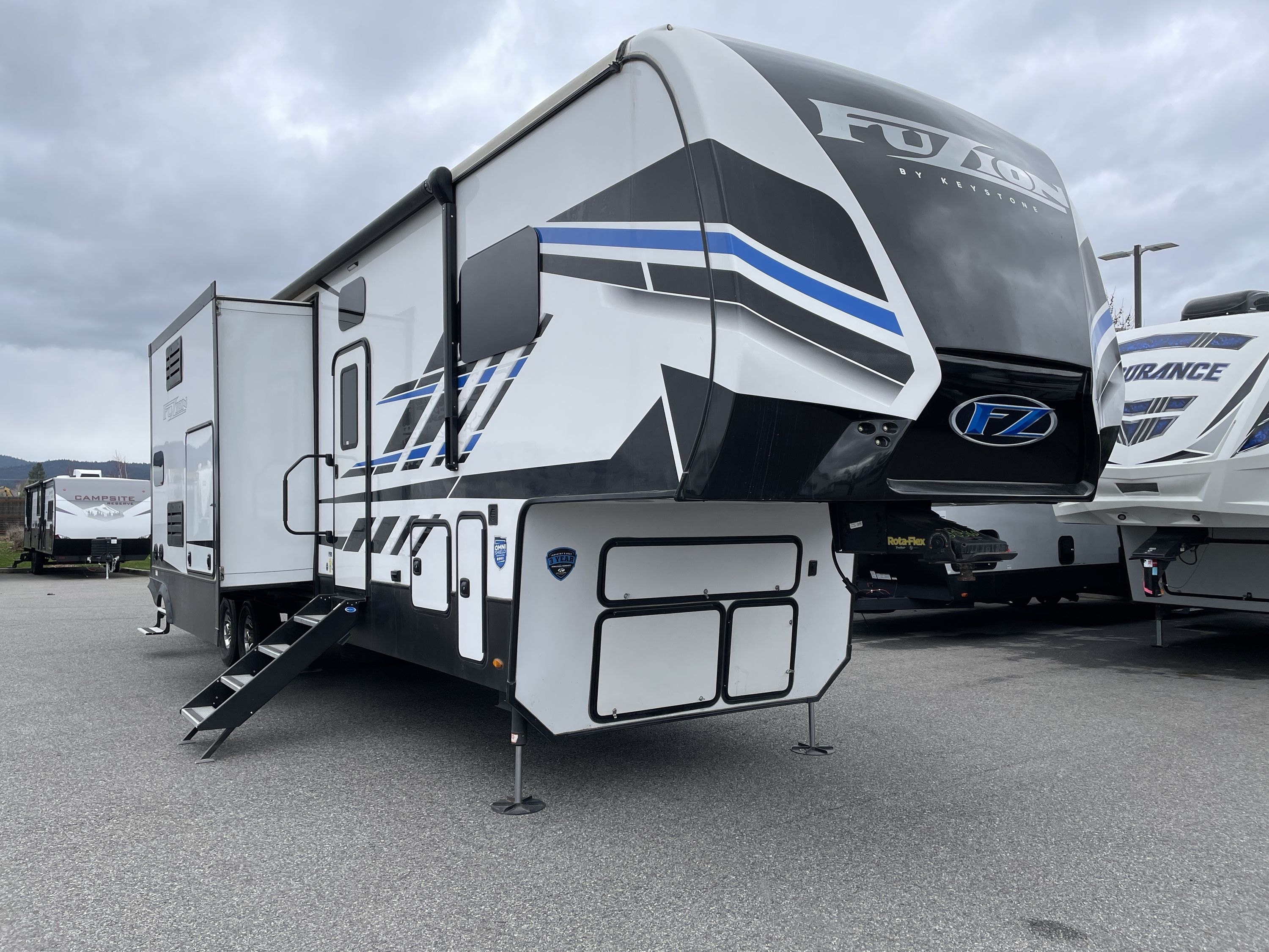 2022 Keystone FUZION 379 Fifth Wheel Toy Hauler RV
