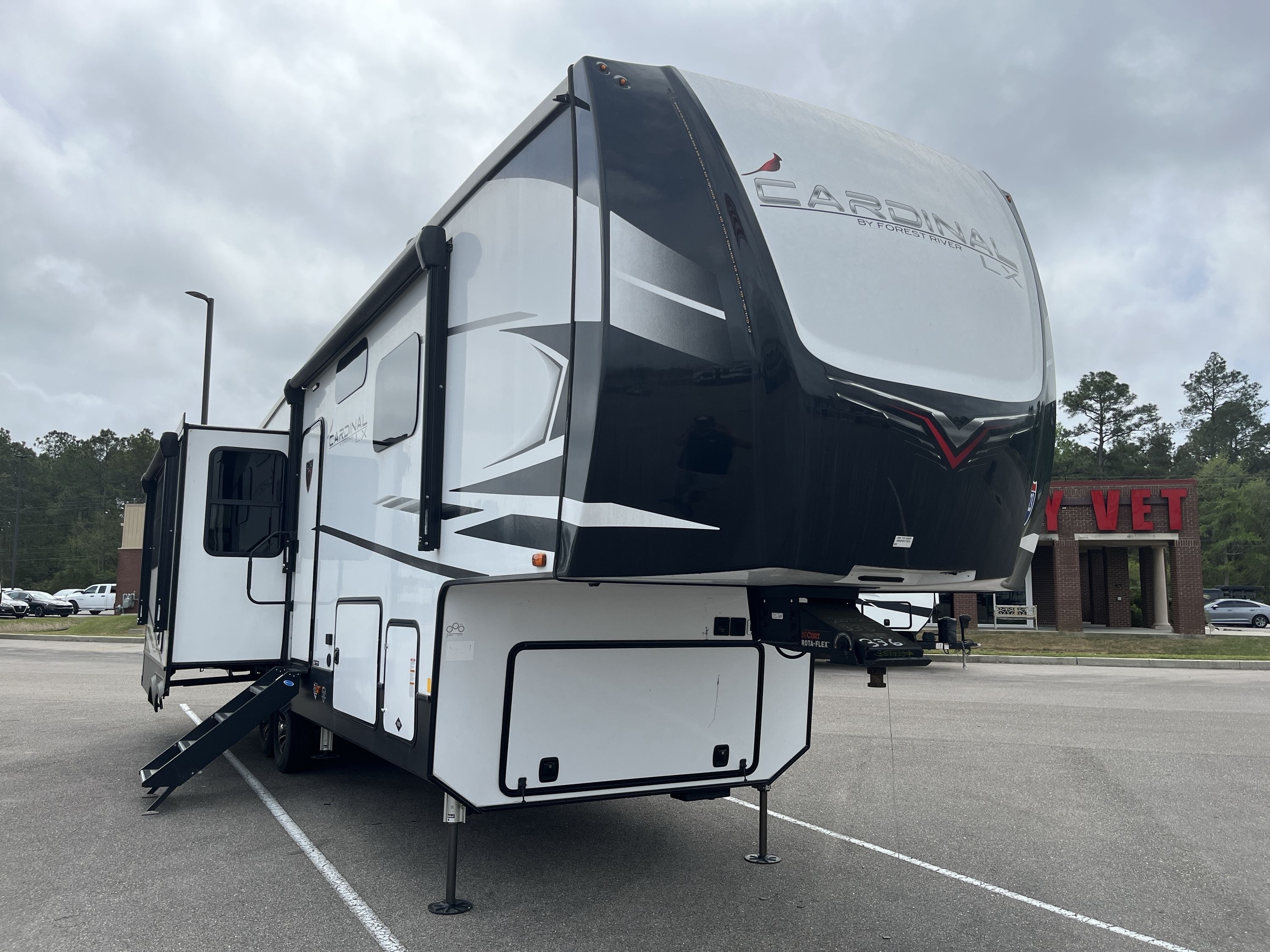 2023 Forest River CARDINAL LUXURY 320RLX in biloxi MS