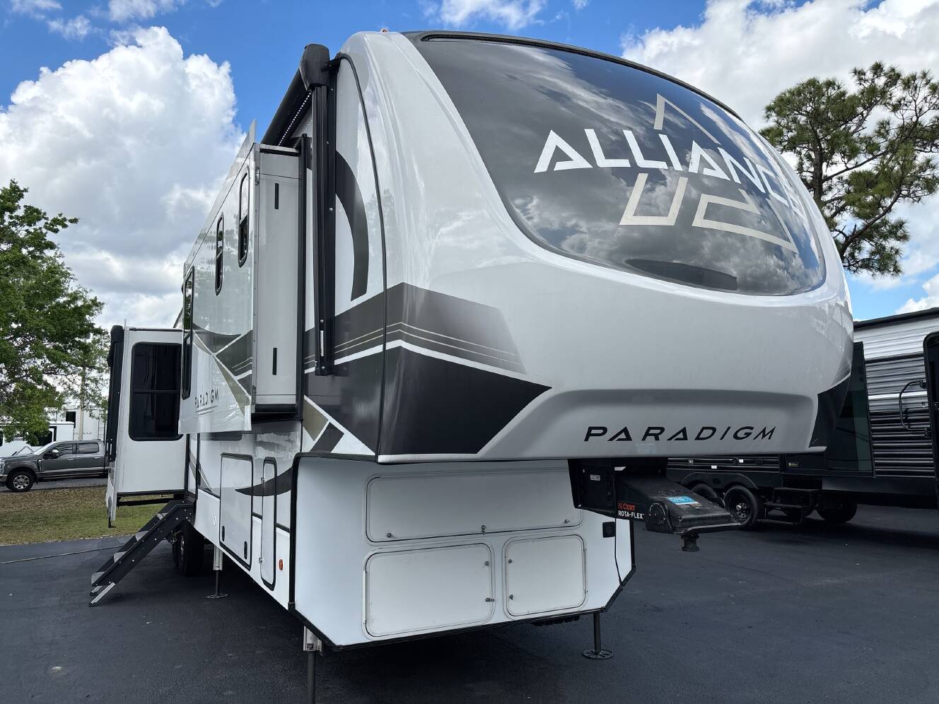 A photo of this 2024 Alliance PARADIGM 382RK