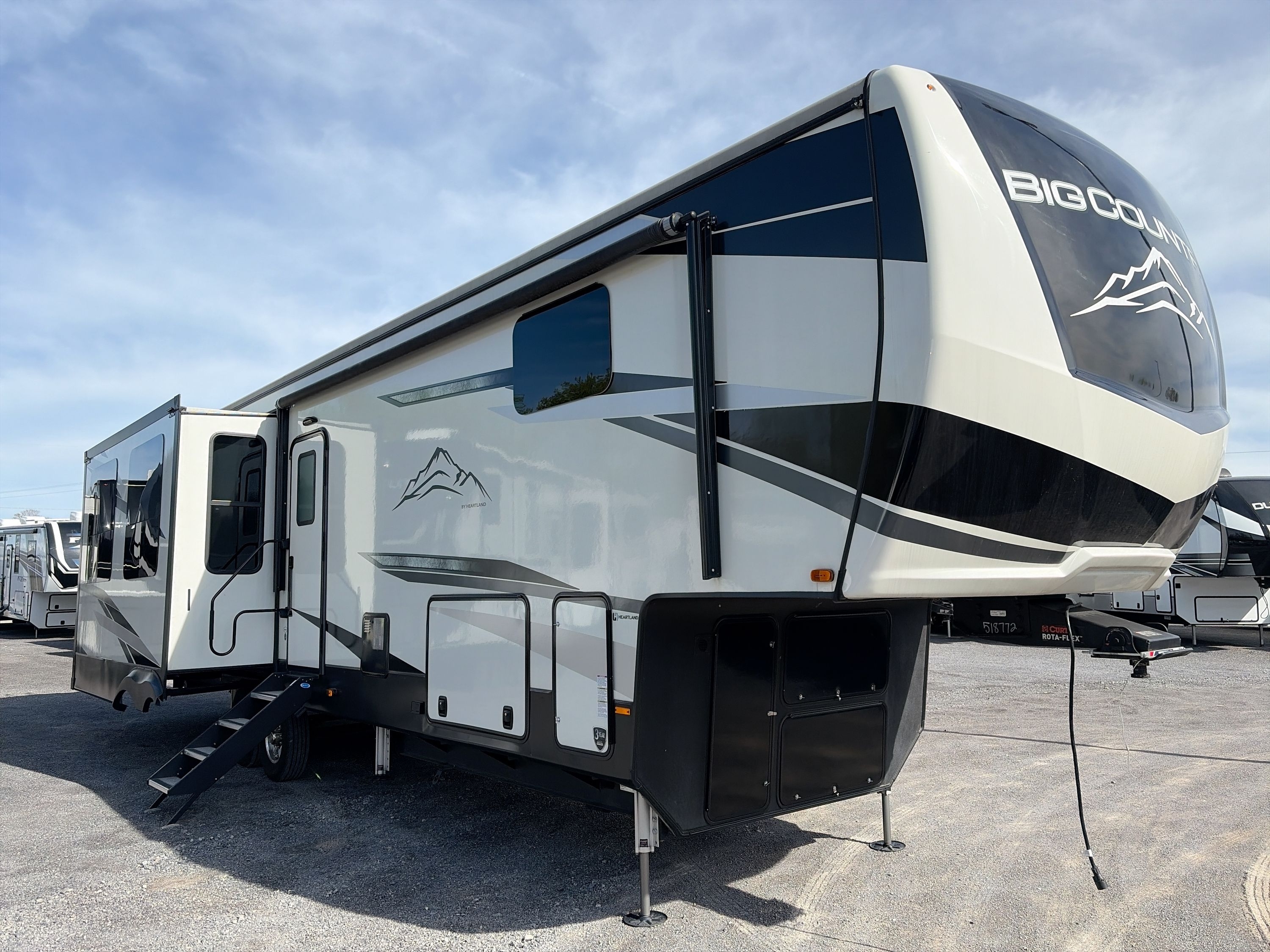 2023 Heartland BIG COUNTRY 3560SS RV