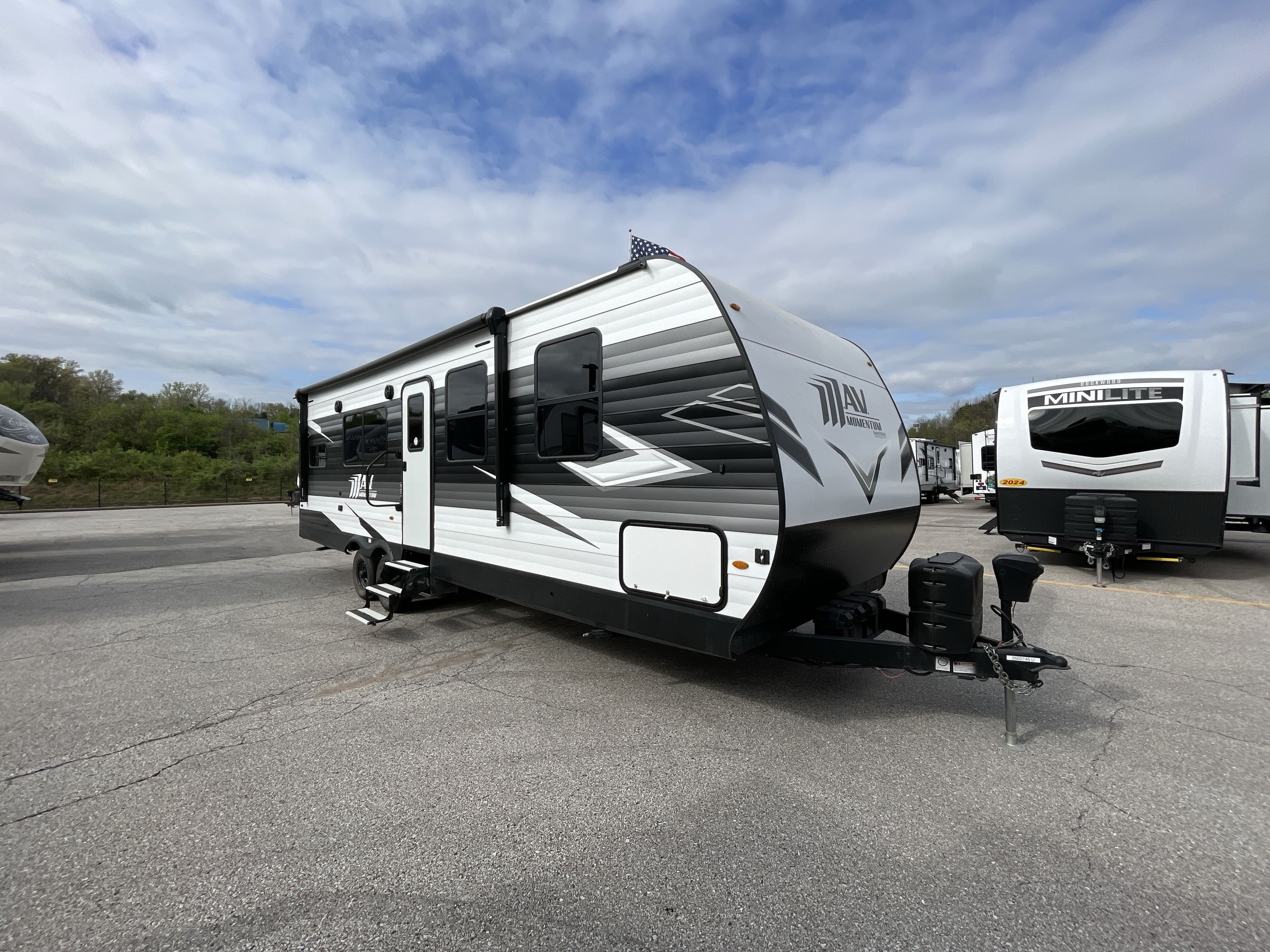 2024 Grand Design MOMENTUM MAV 27MAV Travel Trailer Toy Hauler RV