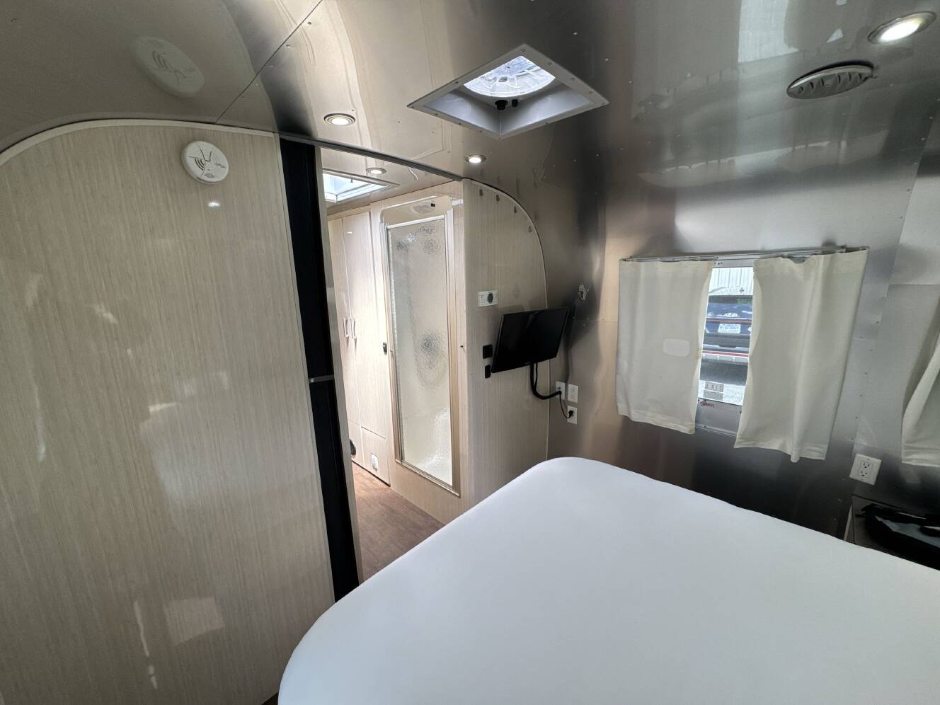 A photo of this 2017 Airstream INTERNATIONAL SERENITY 27FB