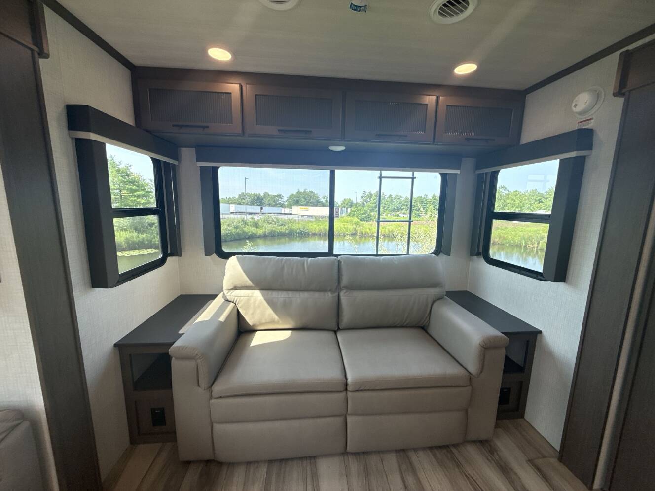 A photo of this 2027 Keystone COUGAR 29RLP
