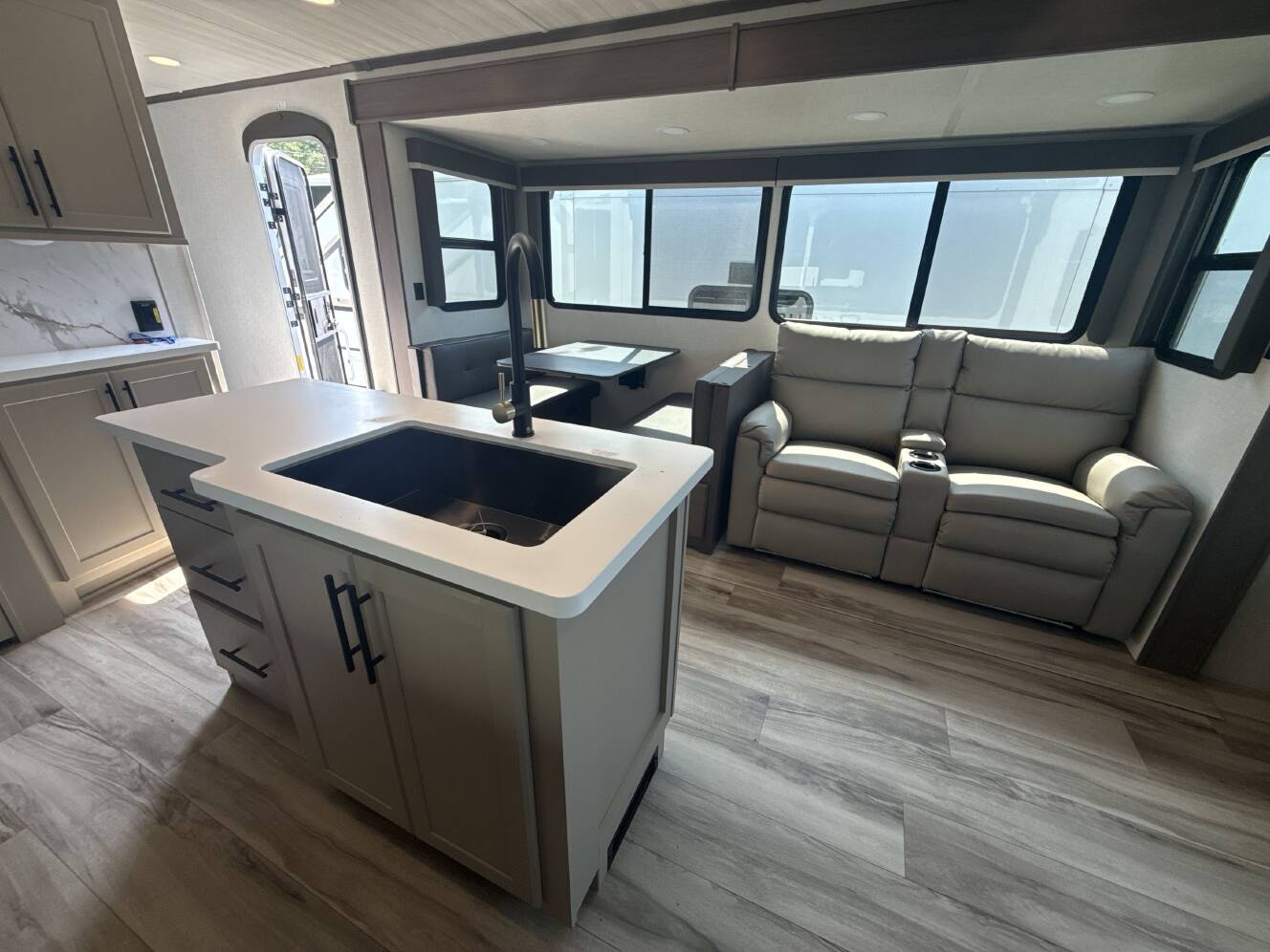 A photo of this 2027 Keystone COUGAR 29RLP