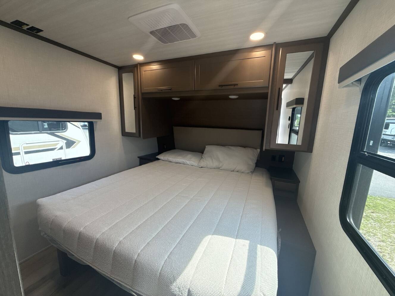 A photo of this 2027 Keystone COUGAR 29RLP