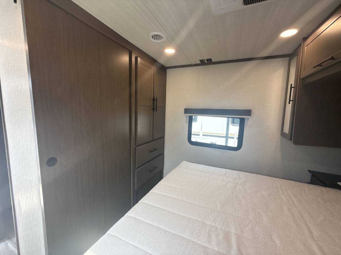 A photo of this 2027 Keystone COUGAR 29RLP