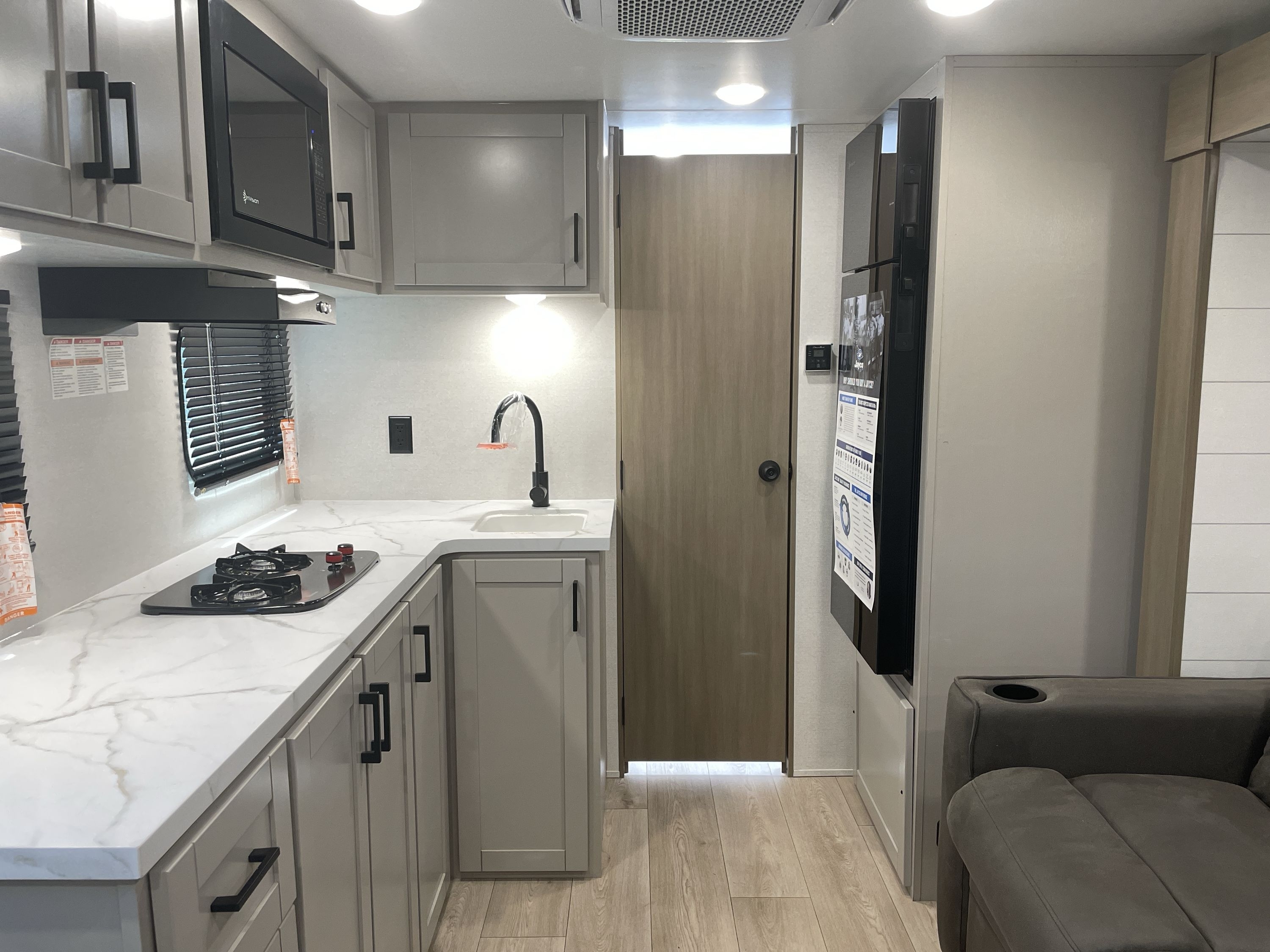 2027 Jayco JAY FLIGHT 180LKW in anderson CA