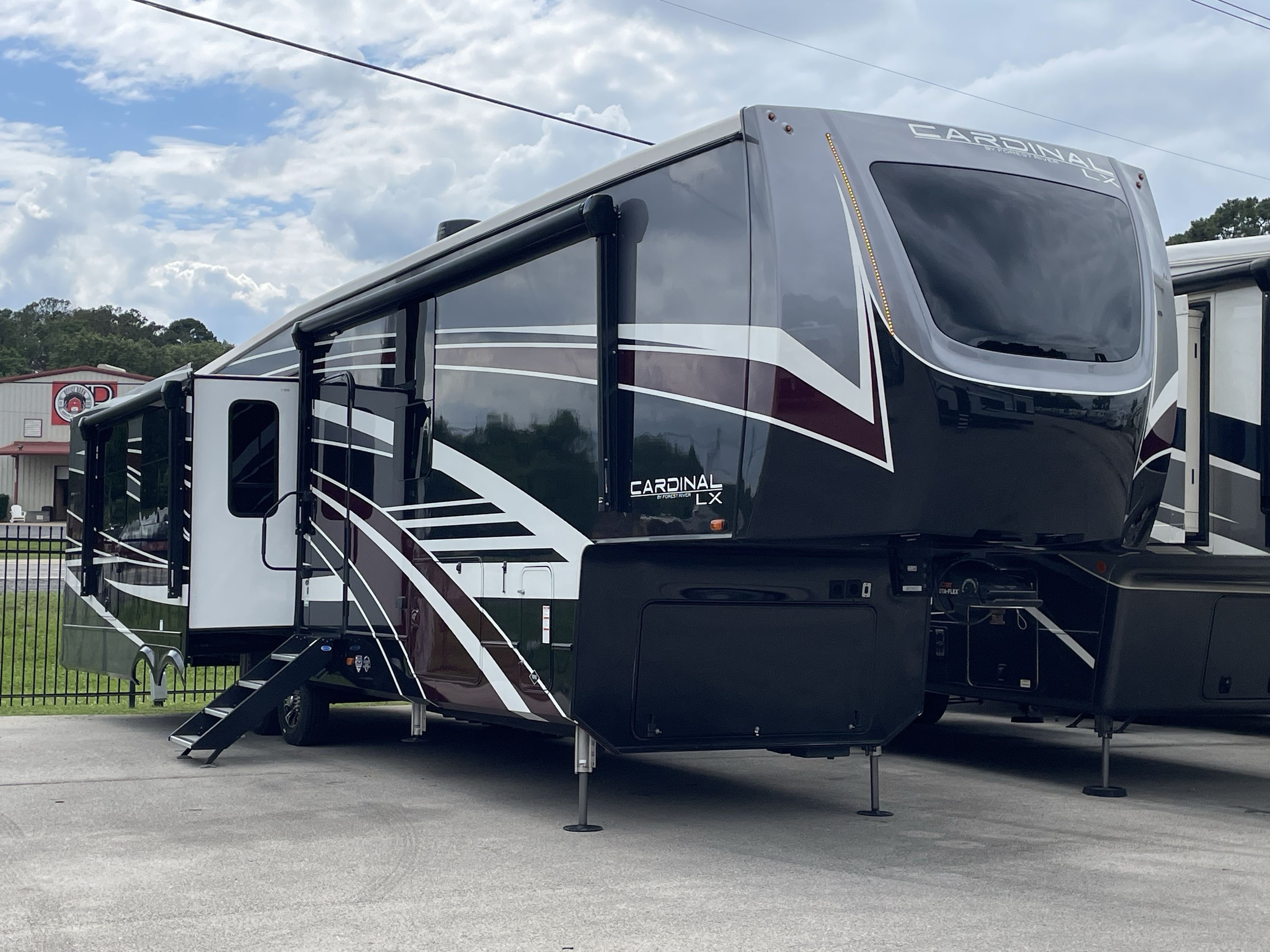 2022 Forest River CARDINAL LUXURY 390FBX RV