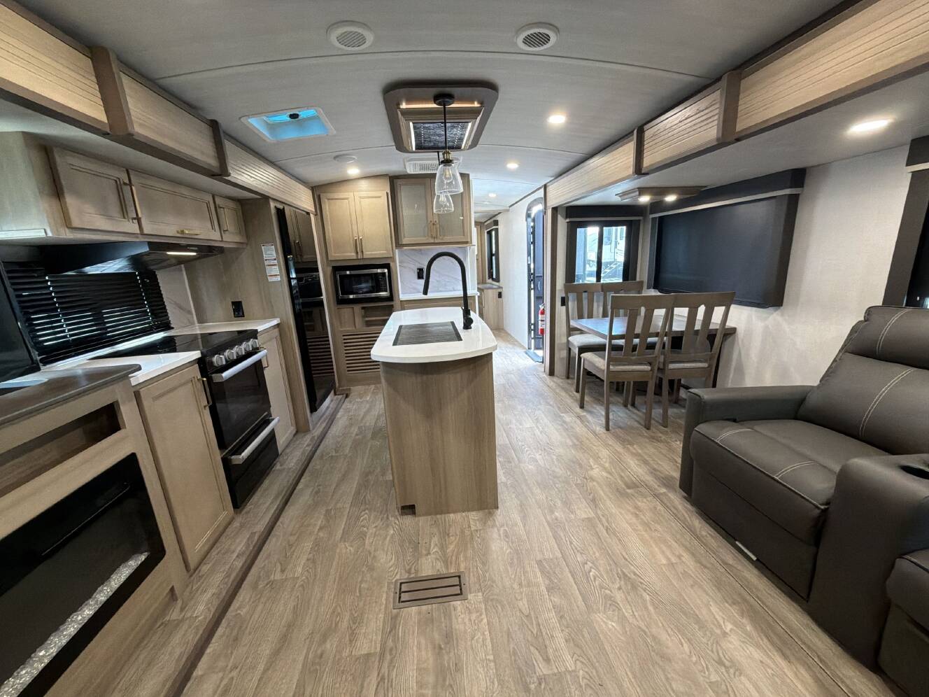 A photo of this 2025 Keystone OUTBACK 328RL