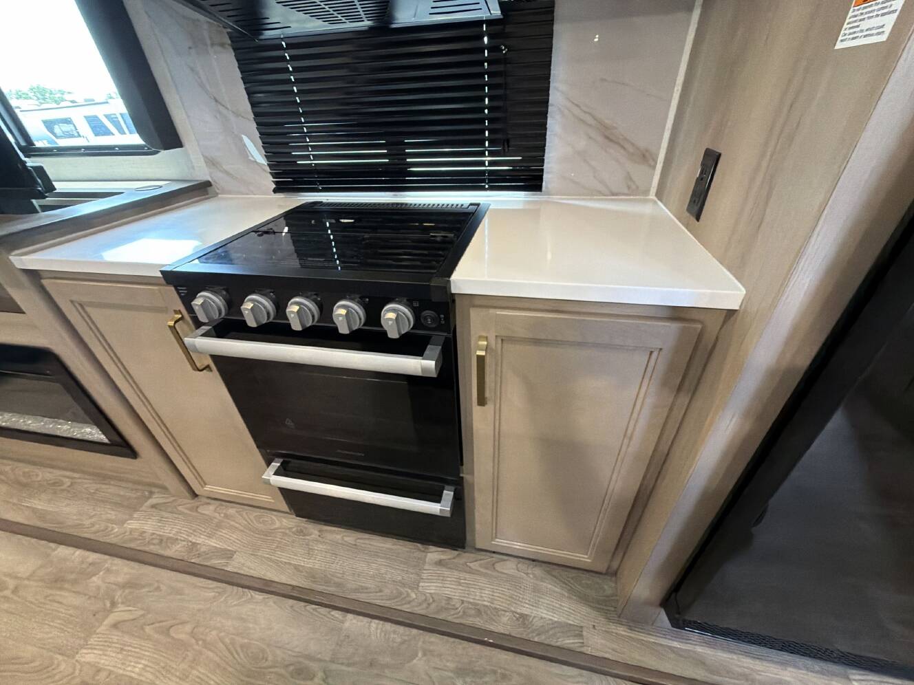 A photo of this 2025 Keystone OUTBACK 328RL