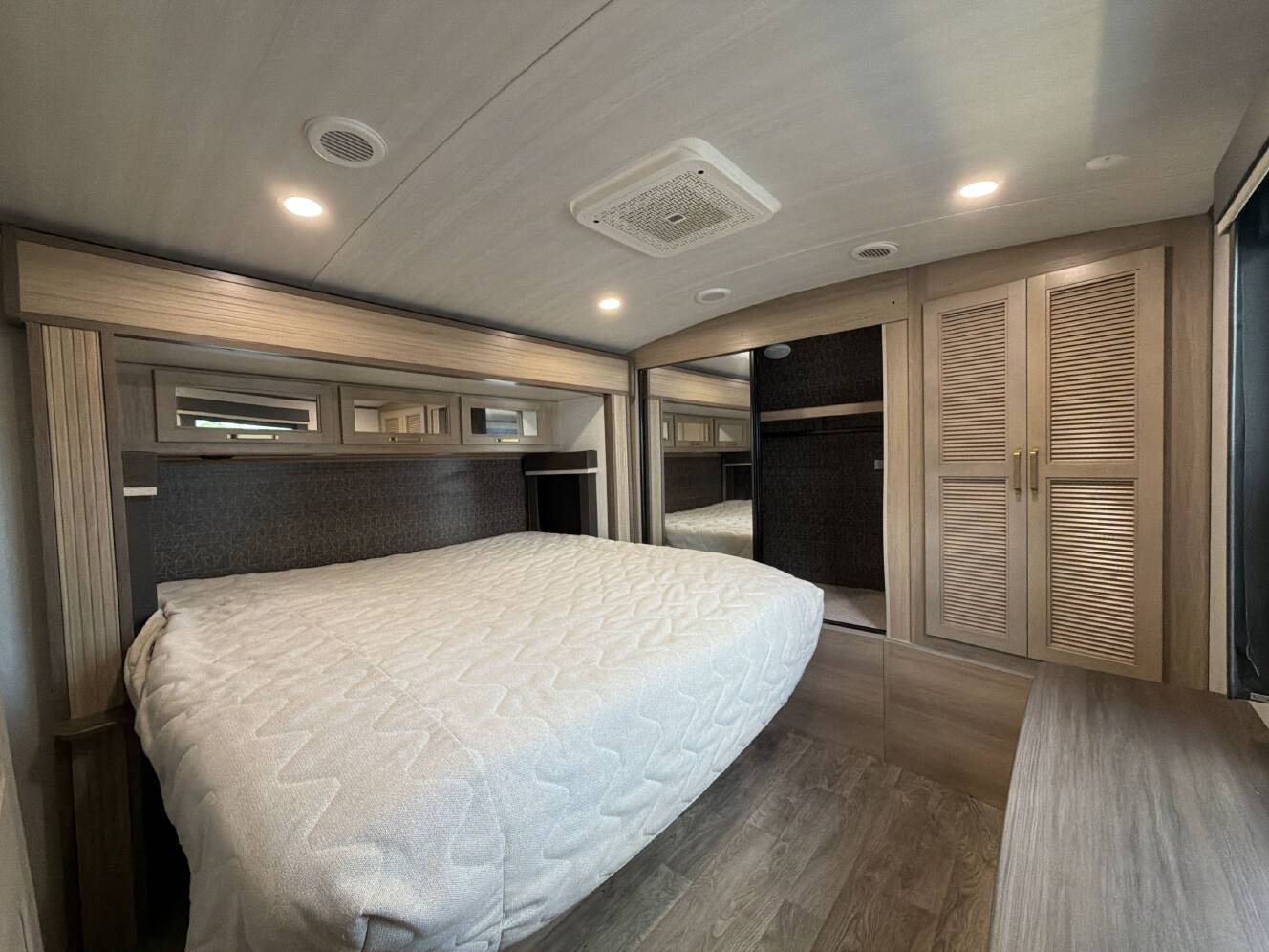 A photo of this 2025 Keystone OUTBACK 328RL