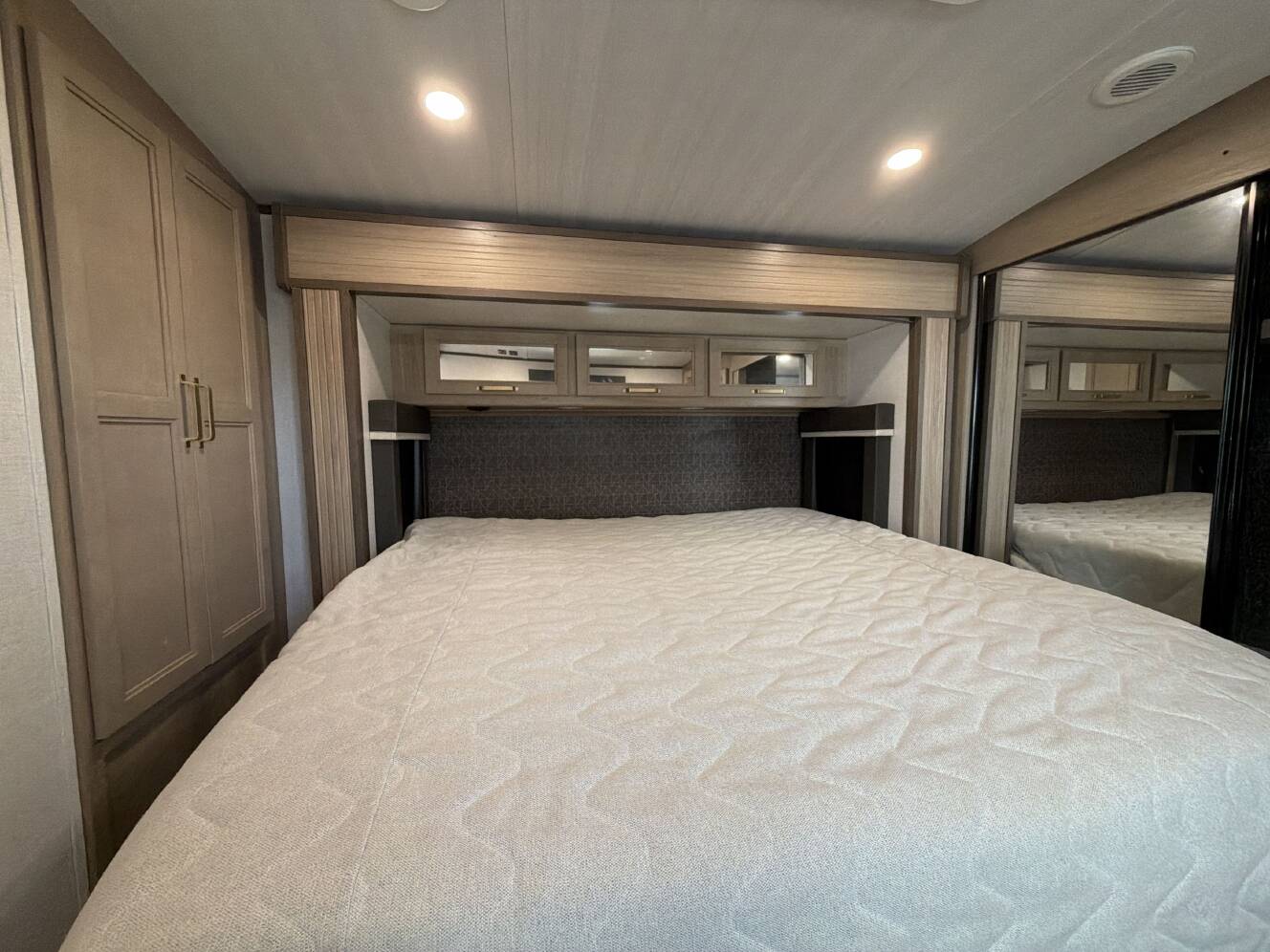 A photo of this 2025 Keystone OUTBACK 328RL