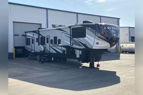 2020 Heartland CYCLONE 4007 in oklahoma city OK