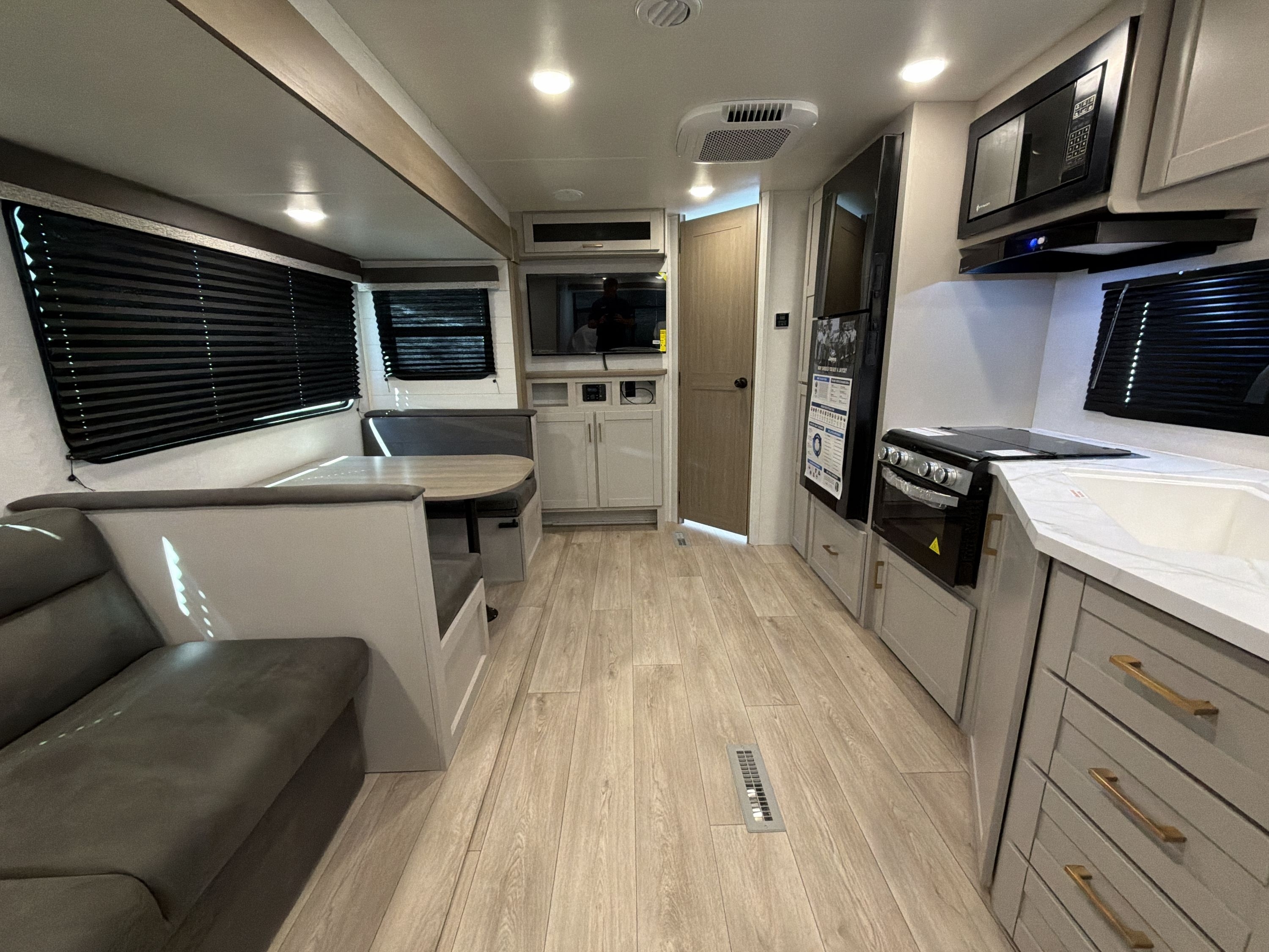 2027 Jayco JAY FLIGHT 262RLSW in riverside CA