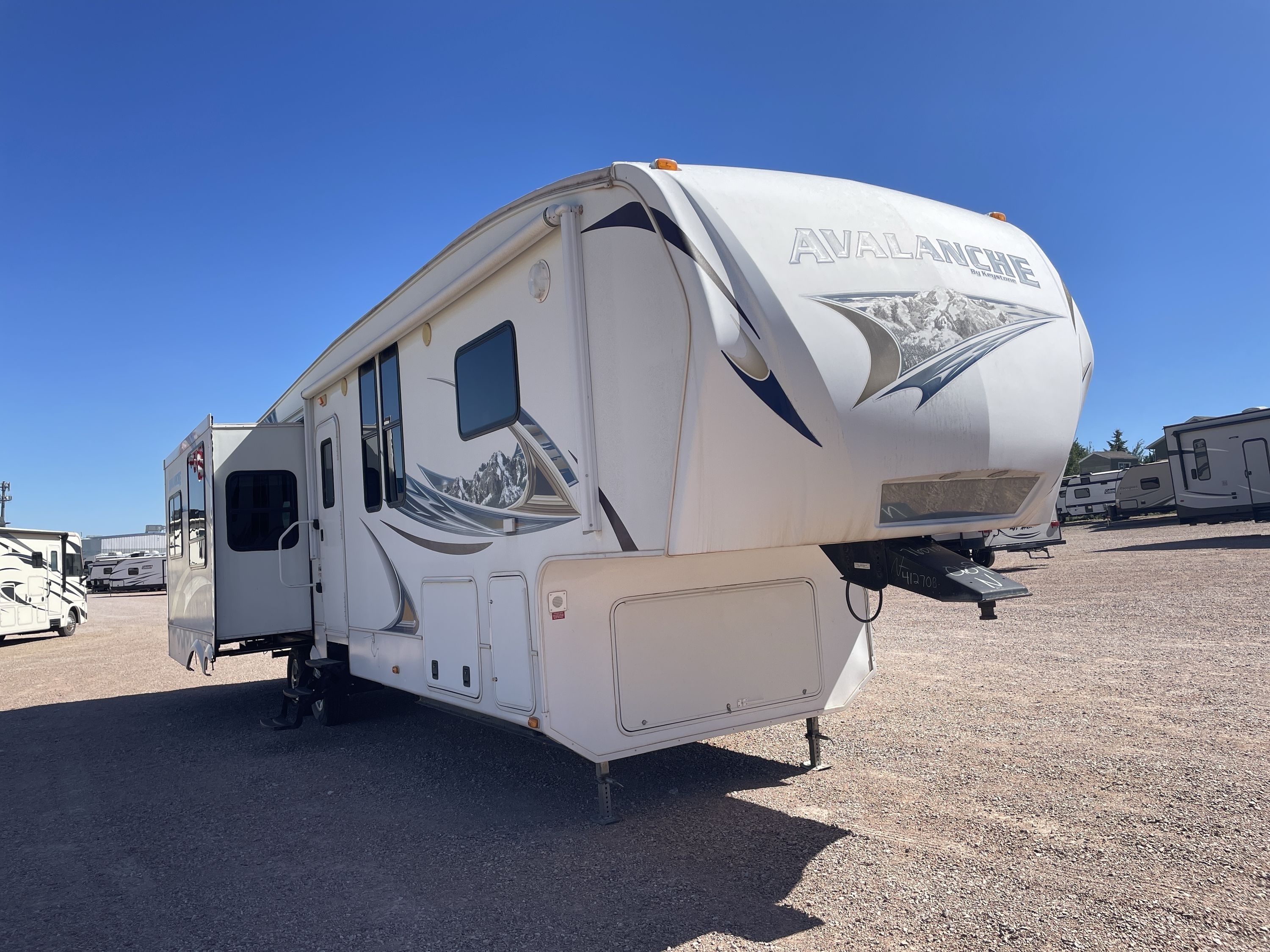 2011 Keystone AVALANCHE 330RE in summerset SD