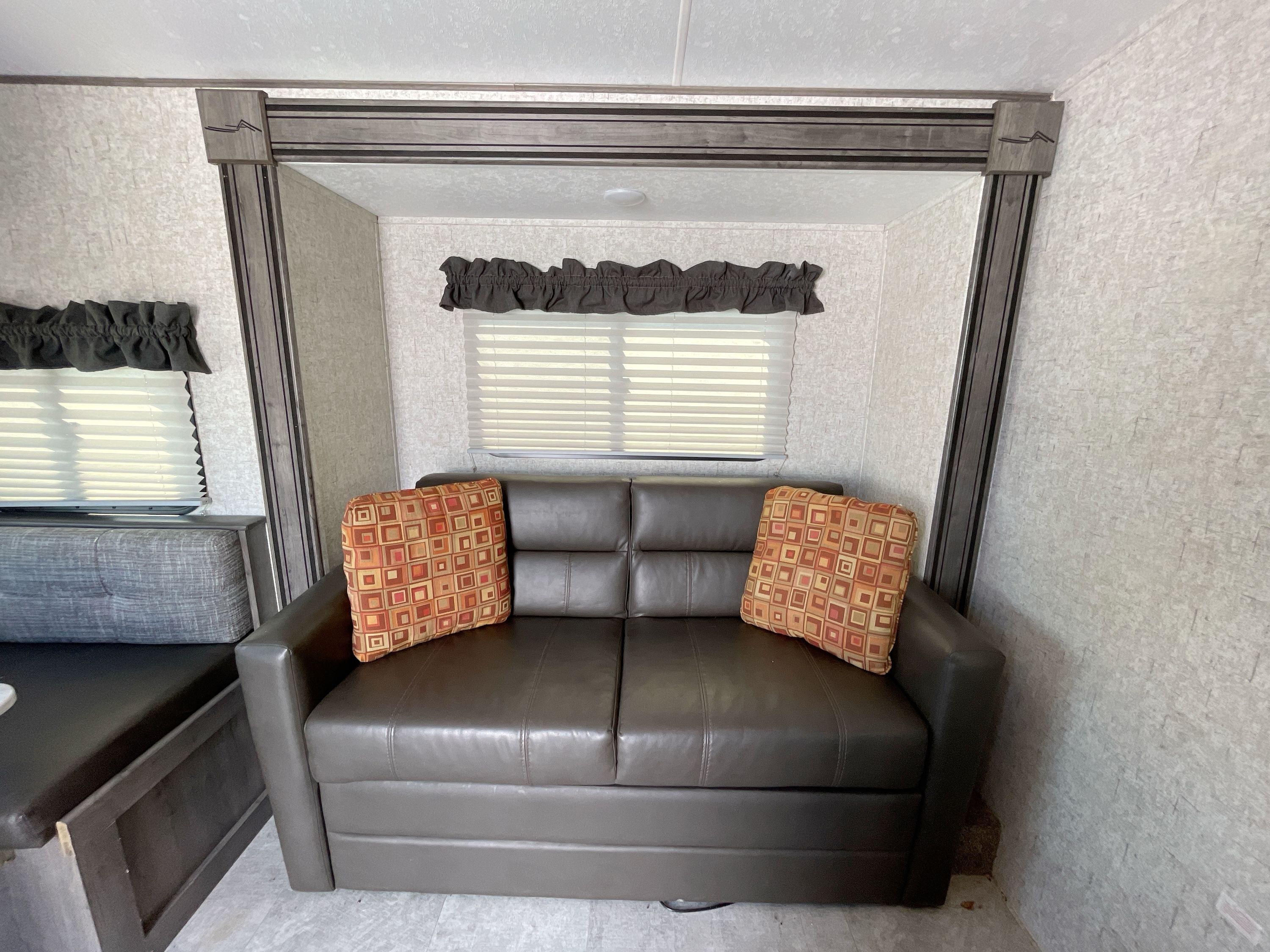 2020 Coachmen APEX NANO 213RDS in braidwood IL