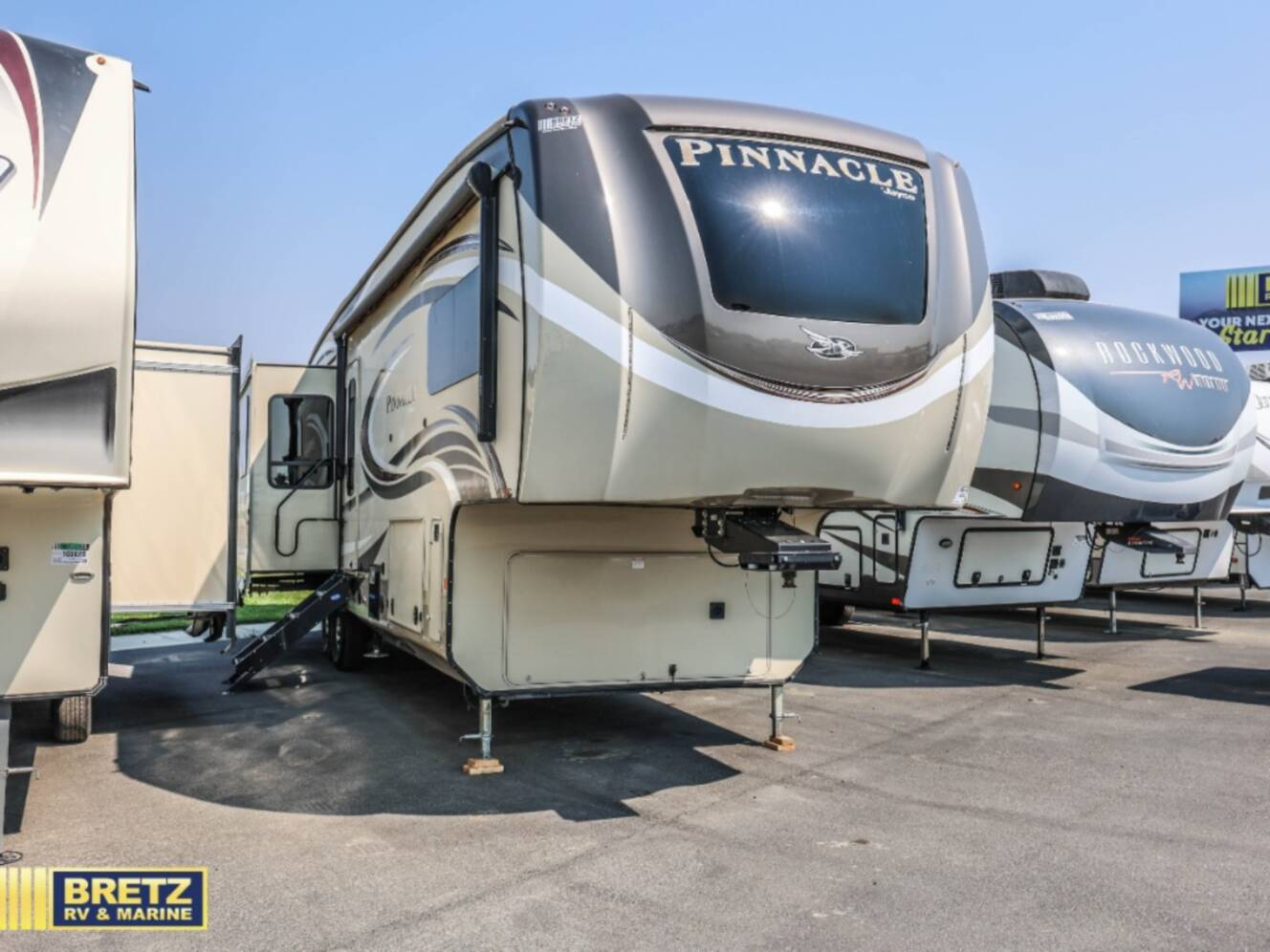 A photo of this 2019 Jayco Pinnacle 36SSWS