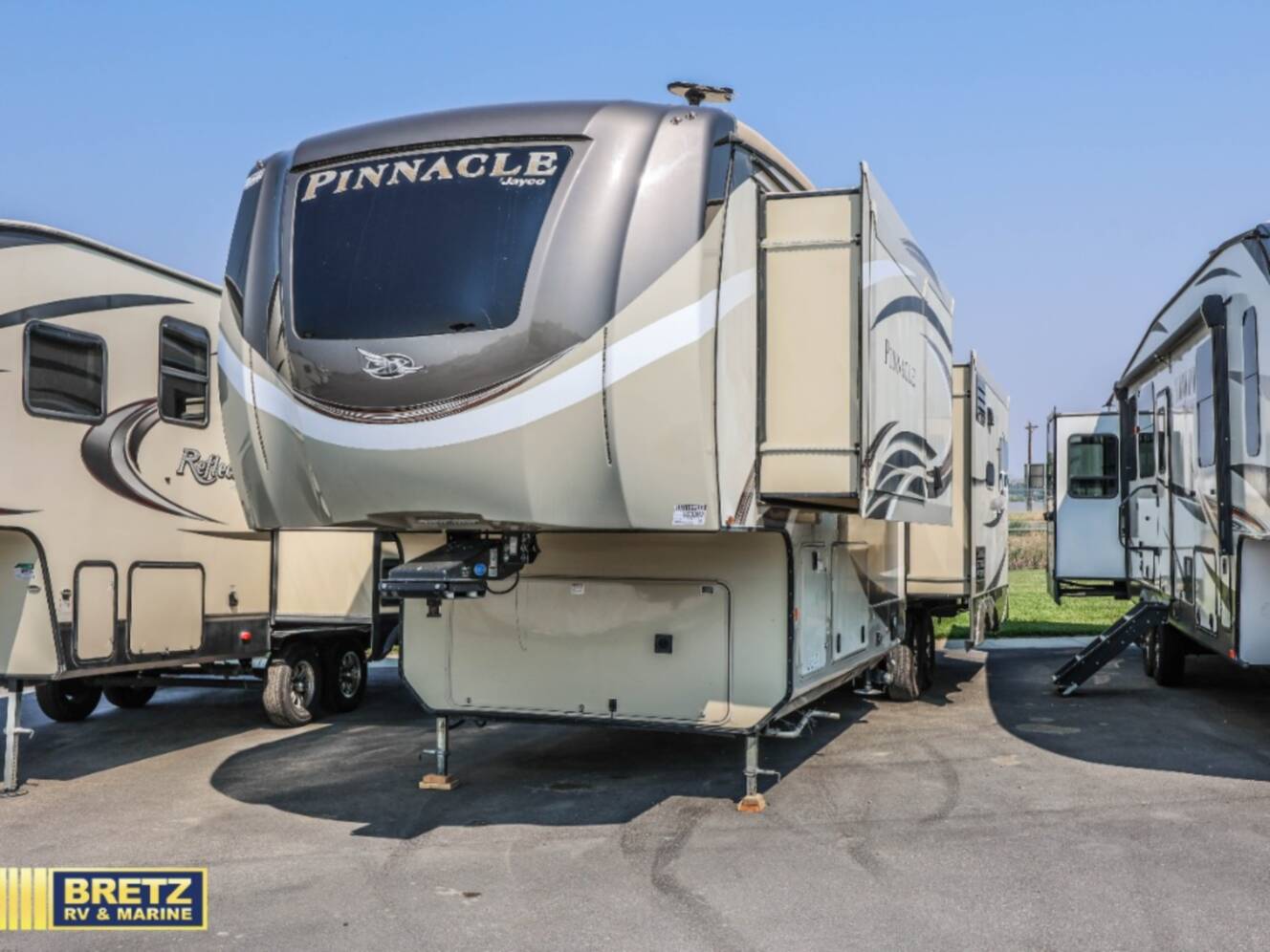A photo of this 2019 Jayco Pinnacle 36SSWS