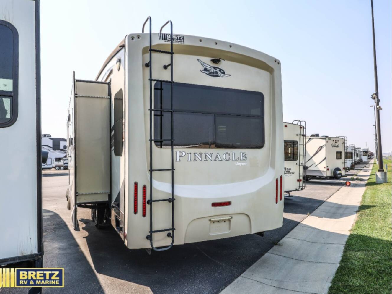 A photo of this 2019 Jayco Pinnacle 36SSWS