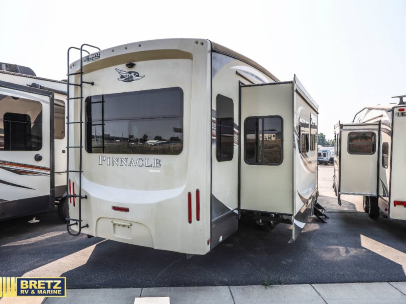 A photo of this 2019 Jayco Pinnacle 36SSWS