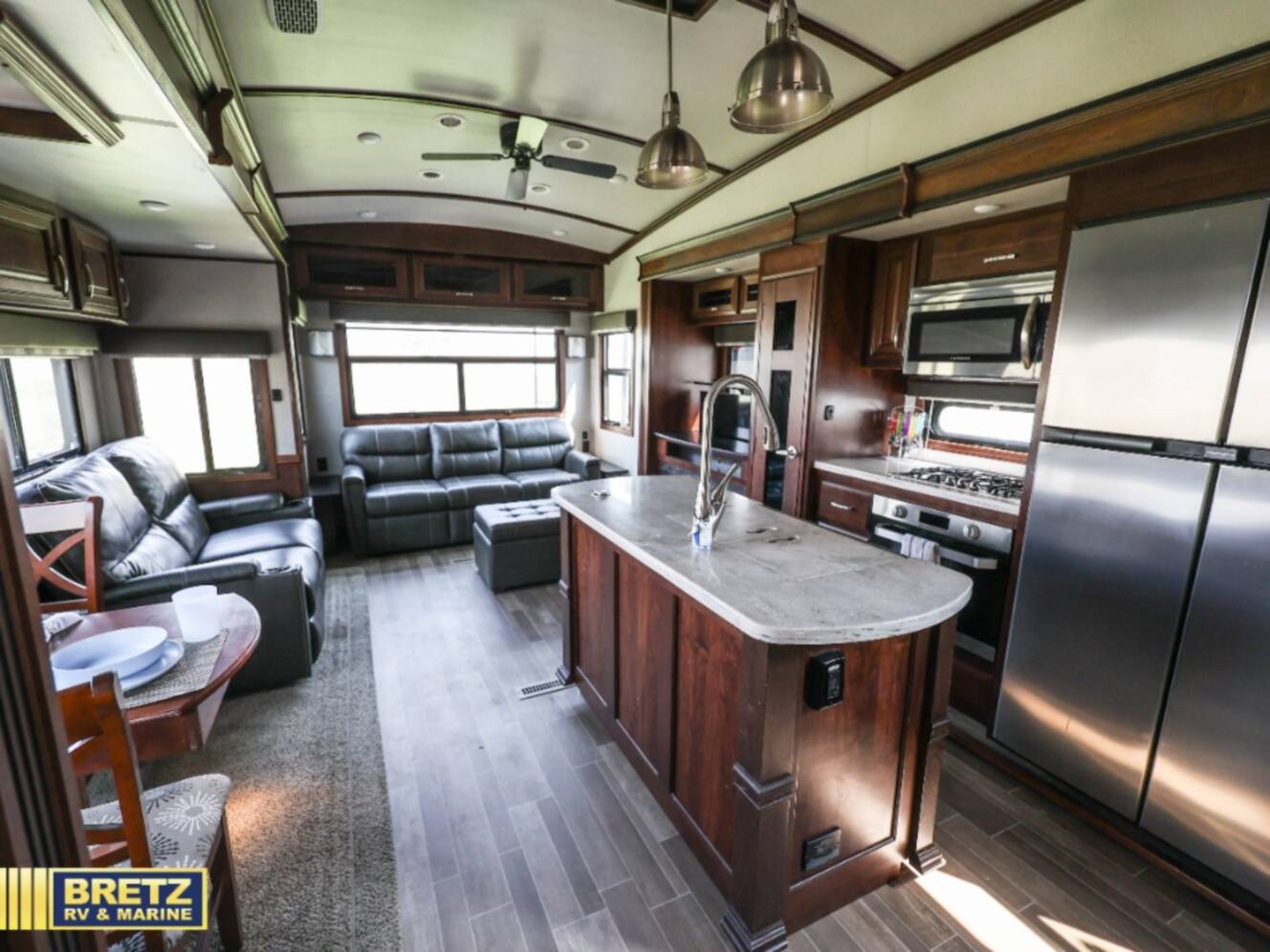 A photo of this 2019 Jayco Pinnacle 36SSWS