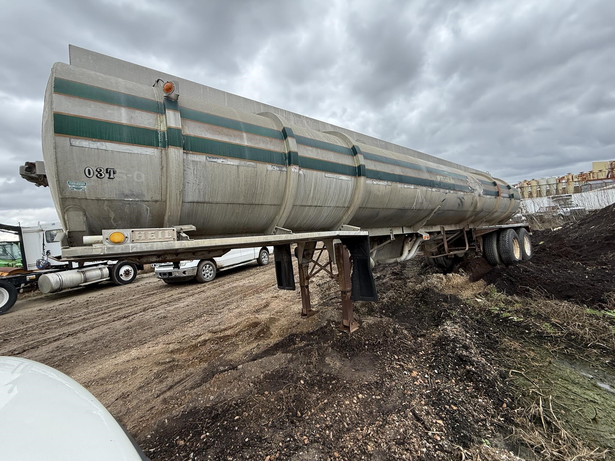 1973 HEIL 8200 GALLON TANK in Covington, TN