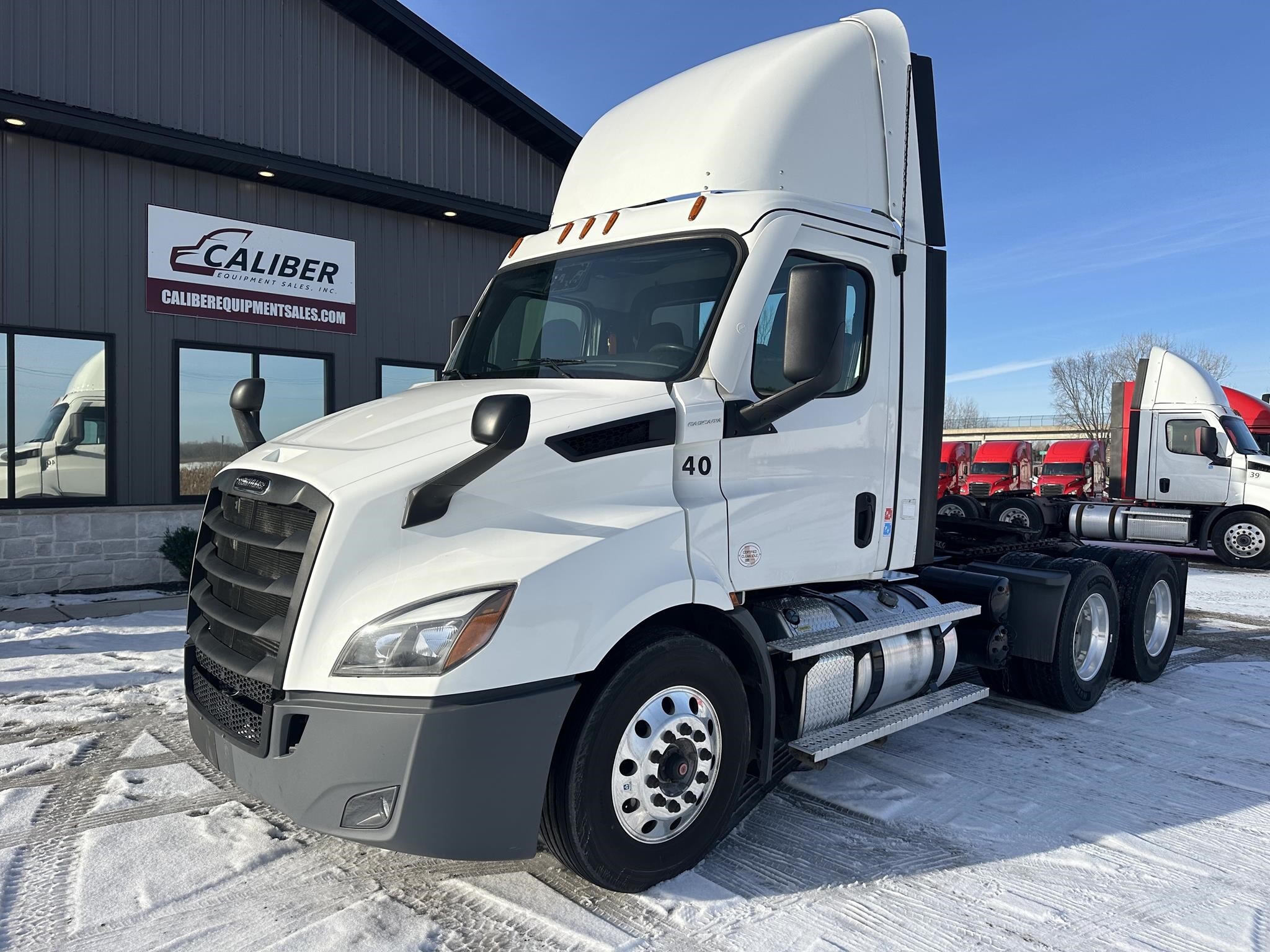 2020 FREIGHTLINER CASCADIA 126 in Little Suamico, WI