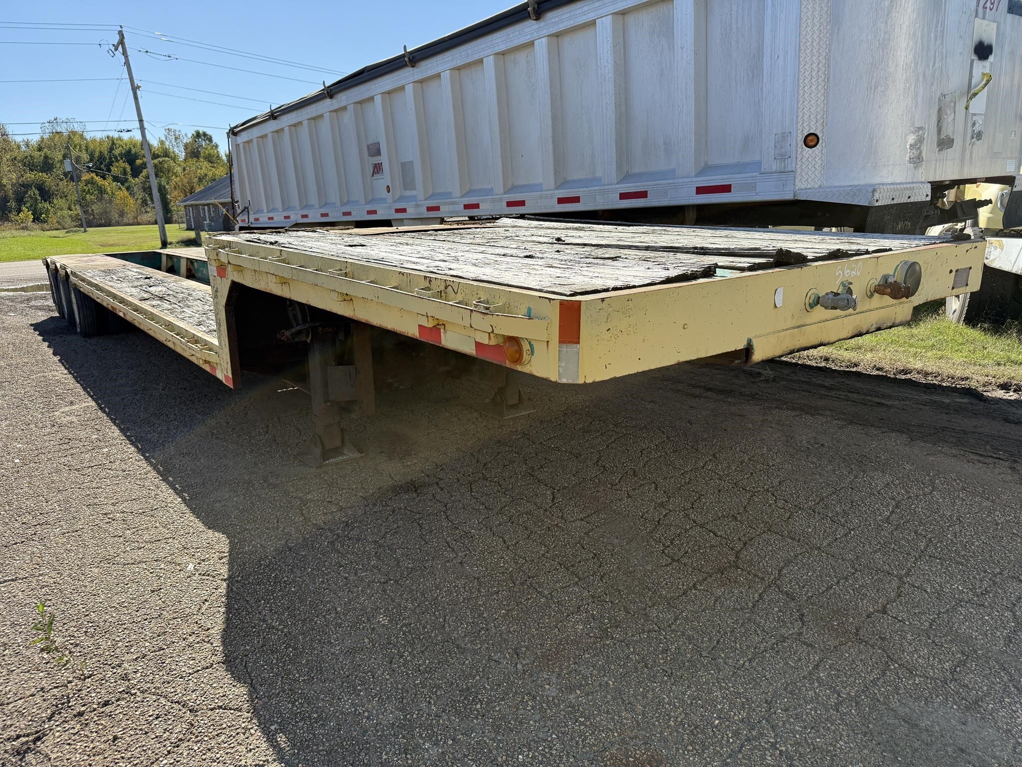 1977 FRUEHAUF 42 FT DROP DECK EQUIPMENT HAULER in Covington, TN