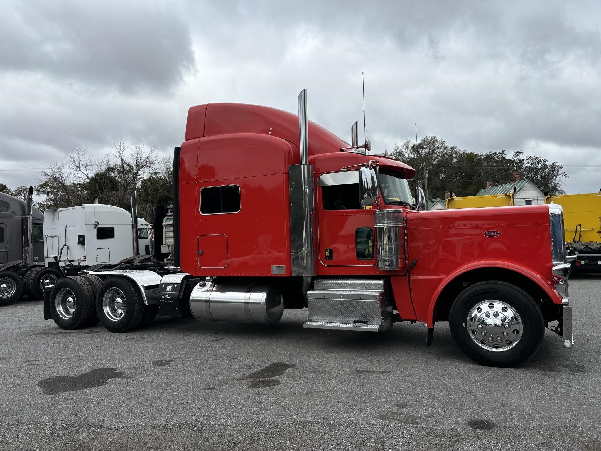 2017 PETERBILT 389 in Citra, FL