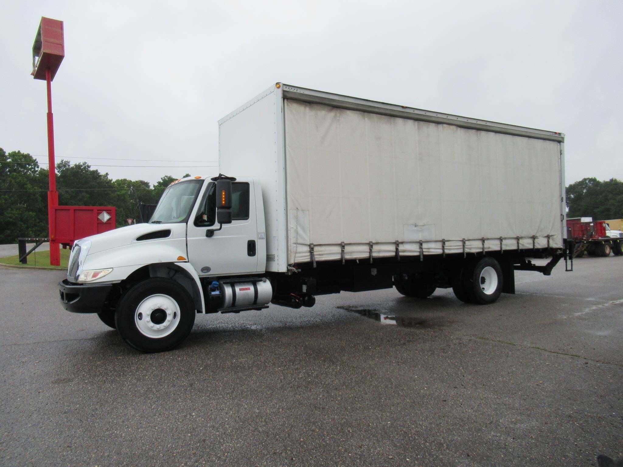 2017 INTERNATIONAL DURASTAR 4300 in Tuscaloosa, AL
