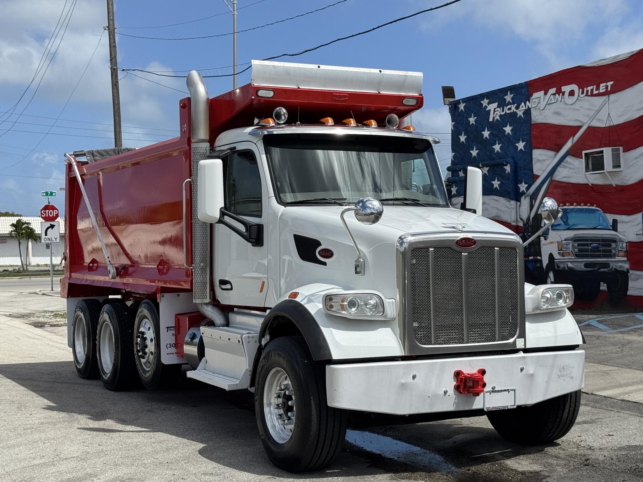2017 PETERBILT 567 in Miami, FL