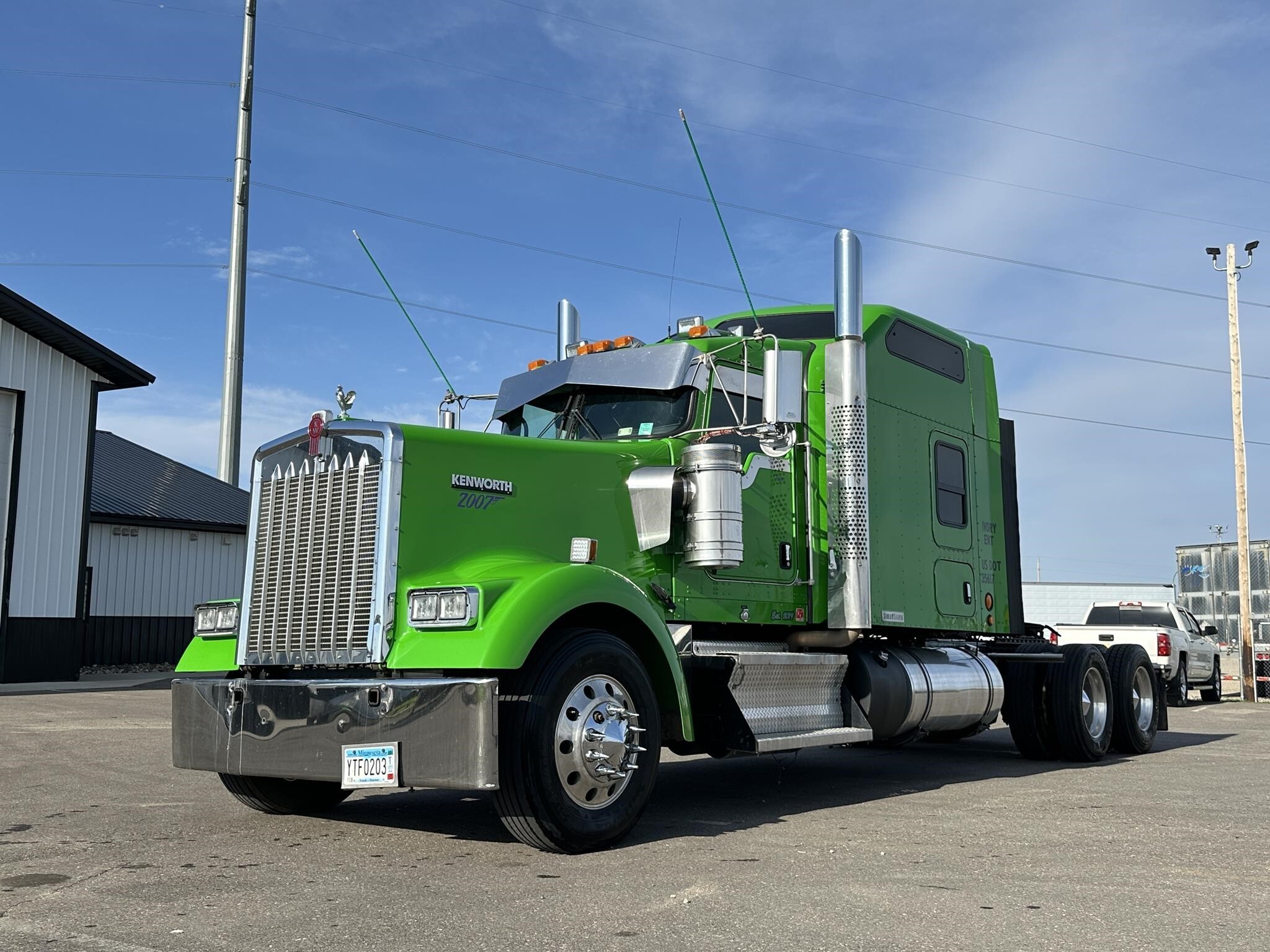 2022 KENWORTH W900L in Clearwater, MN