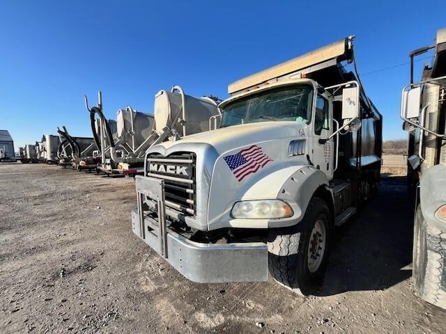 2018 MACK GRANITE GU813 in Princeton, IN