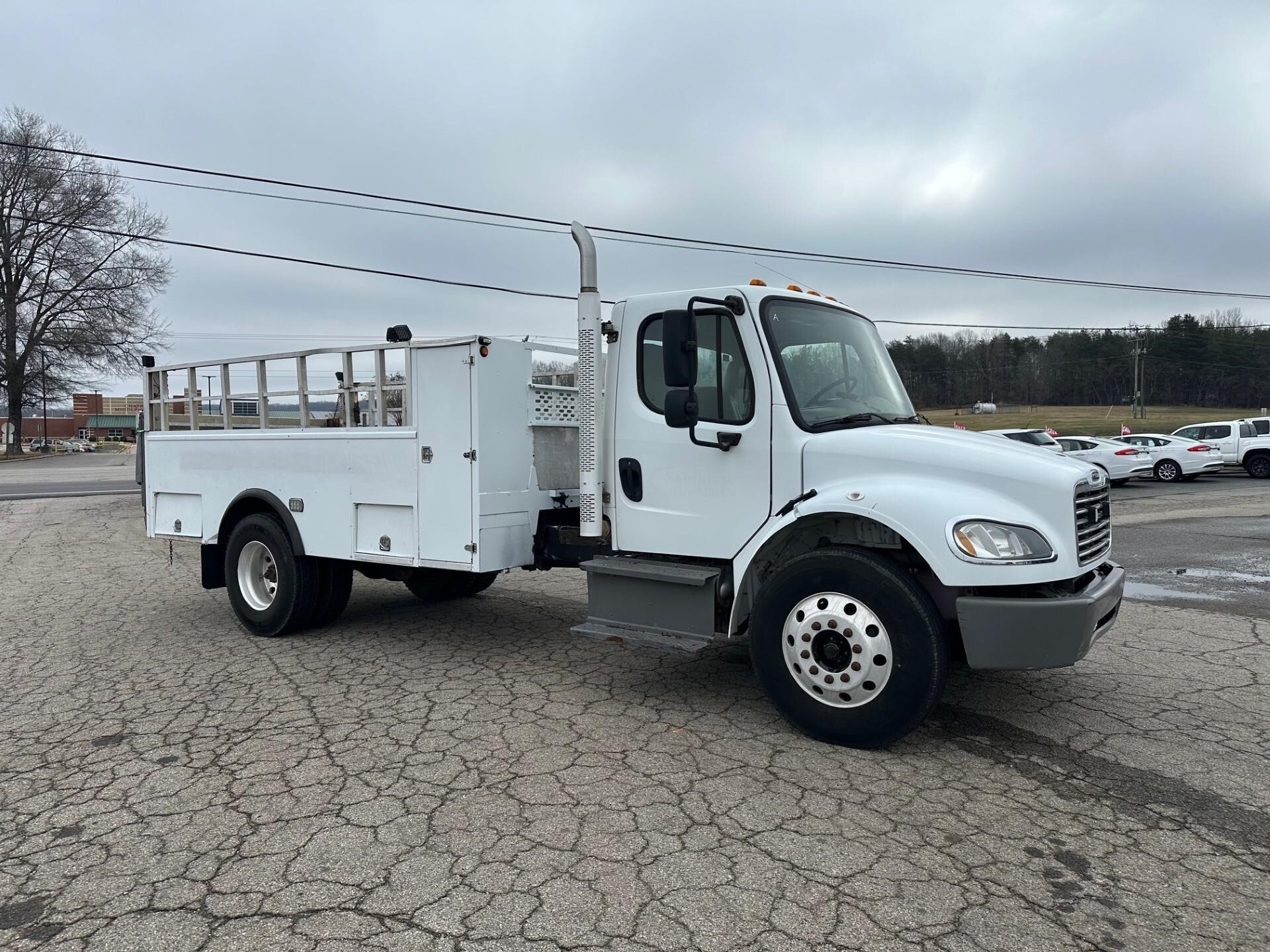 2016 FREIGHTLINER BUSINESS CLASS M2 106 in Chatham, VA