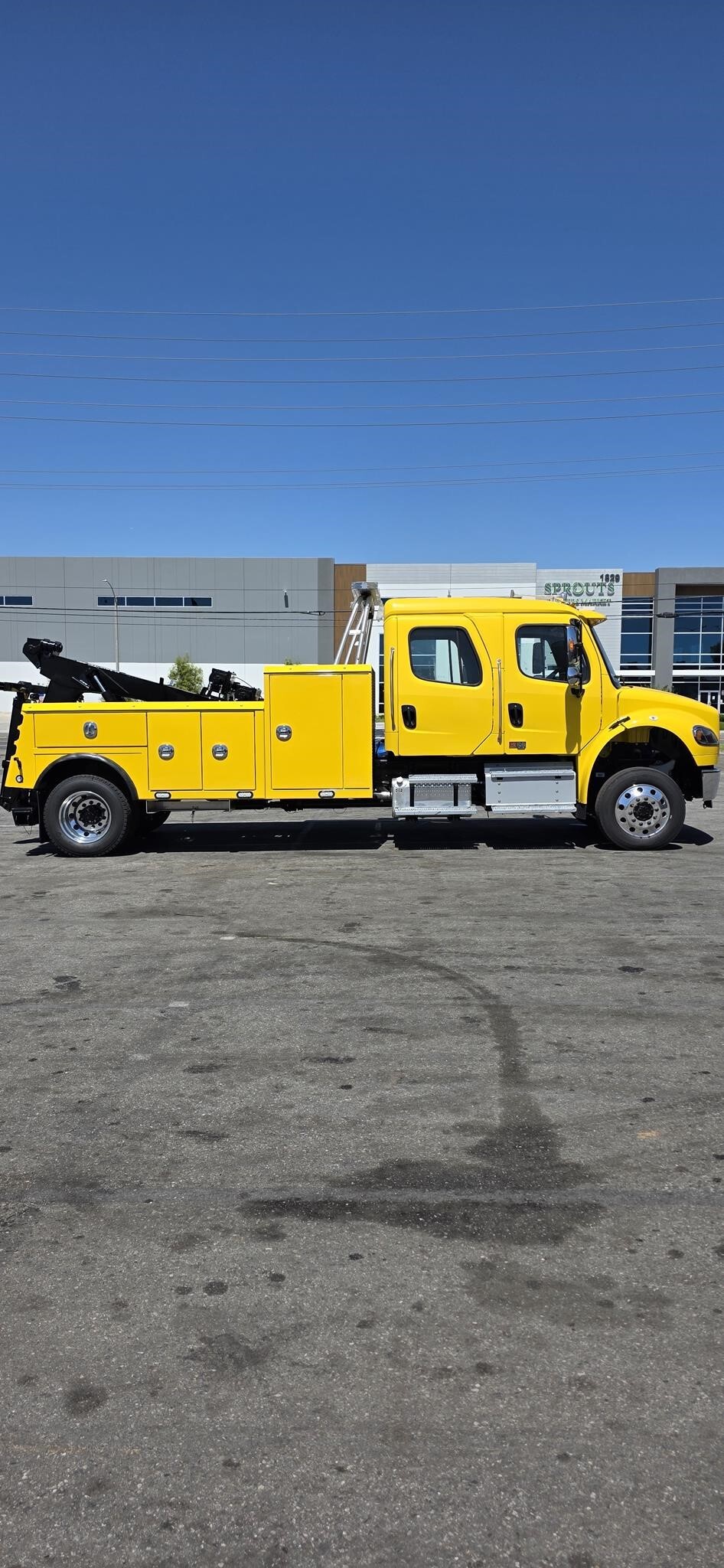 2025 FREIGHTLINER BUSINESS CLASS M2 106 in Fullerton, CA
