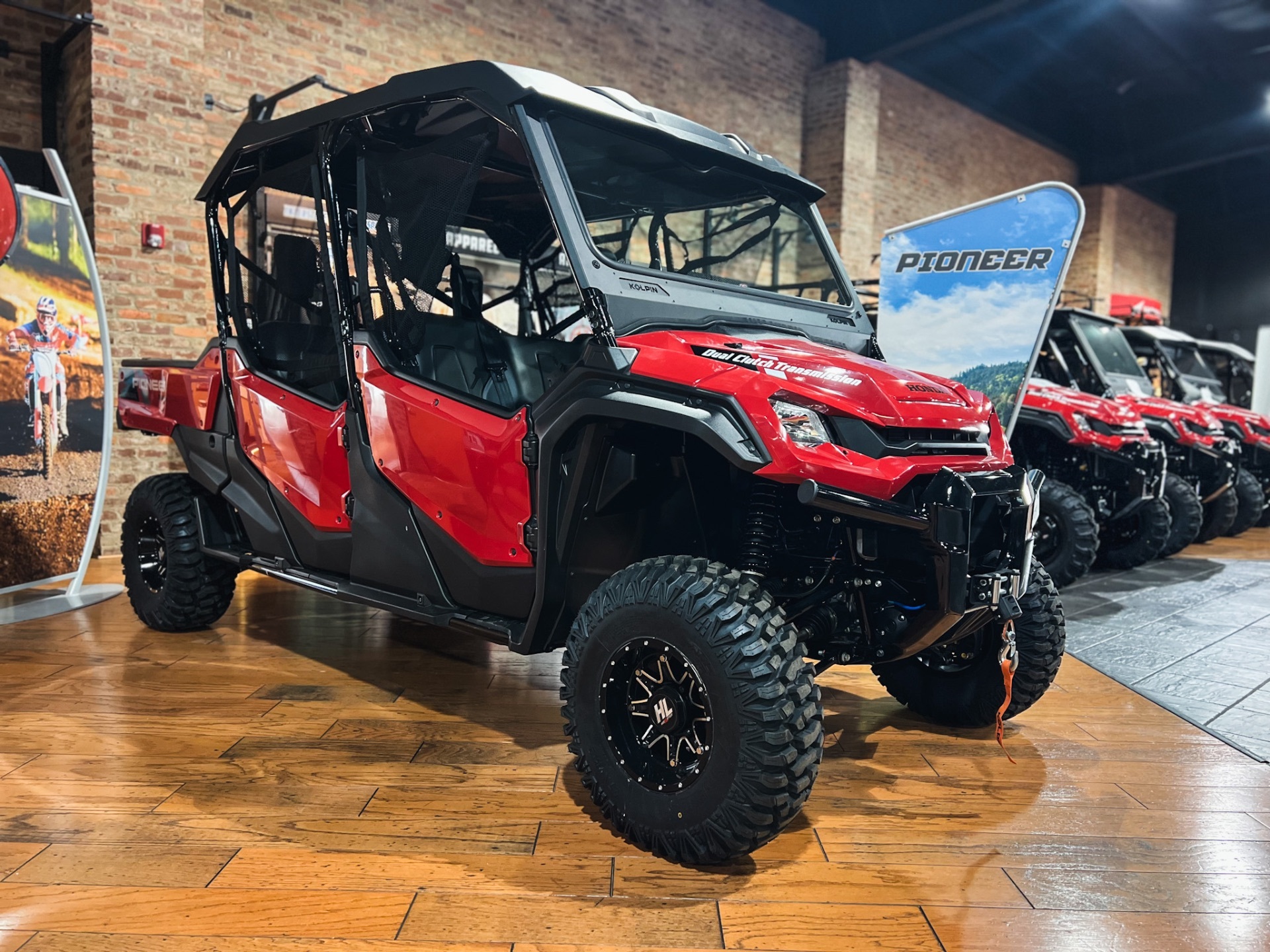 2025 Honda Pioneer 1000-6 Deluxe Crew in union city TN