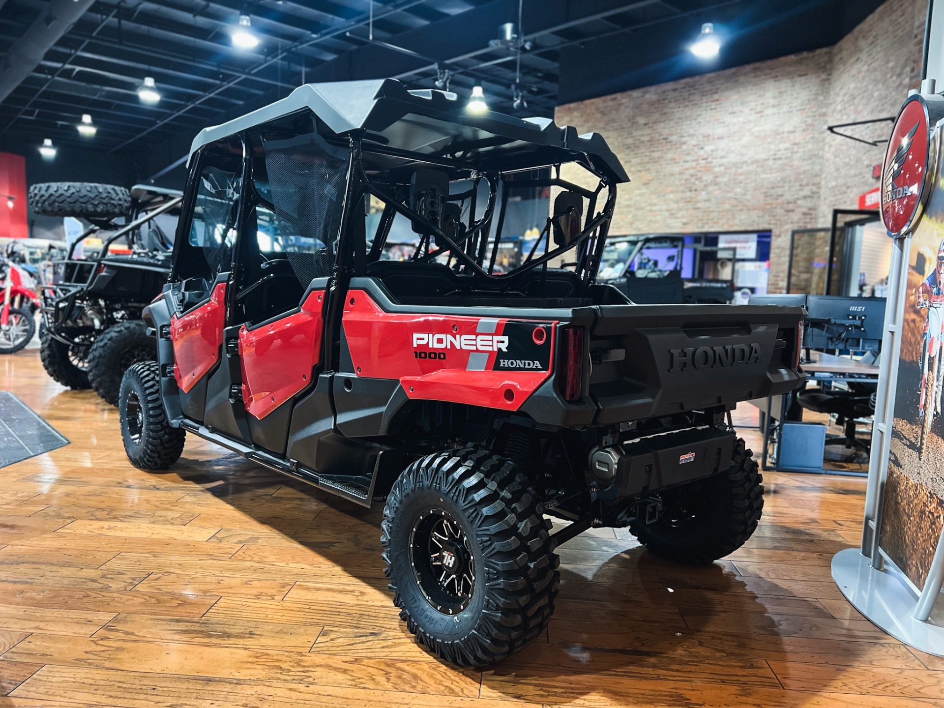 2025 Honda Pioneer 1000-6 Deluxe Crew in union city TN