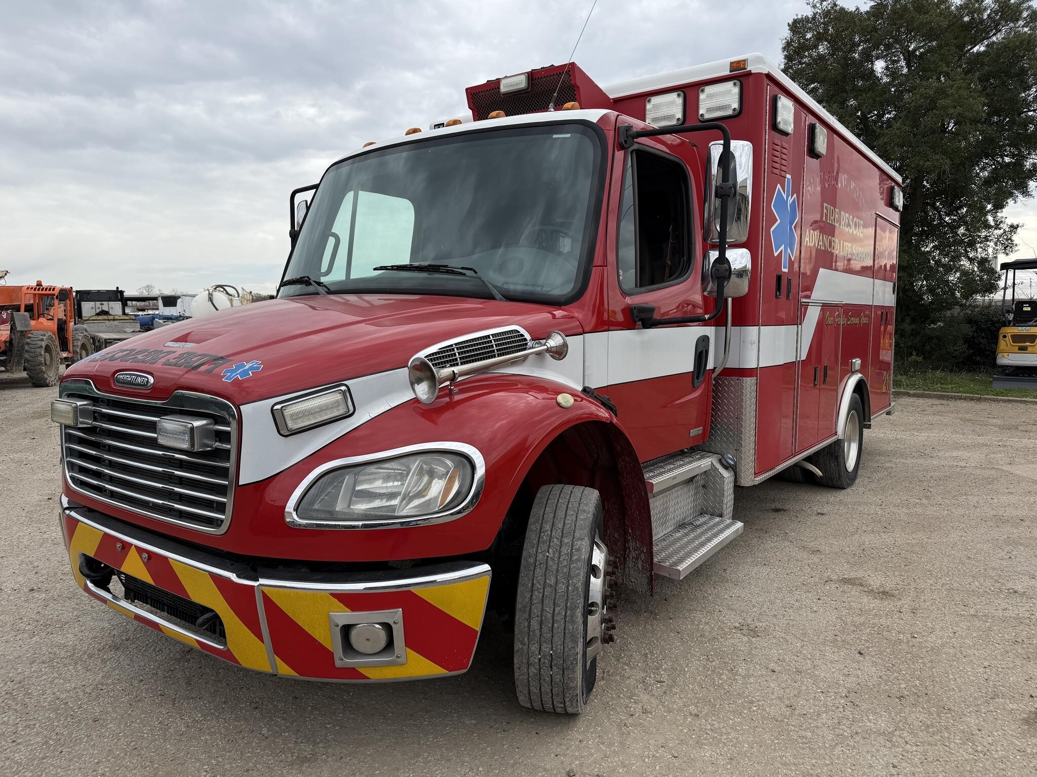 2012 FREIGHTLINER BUSINESS CLASS M2 106 in Covington, TN