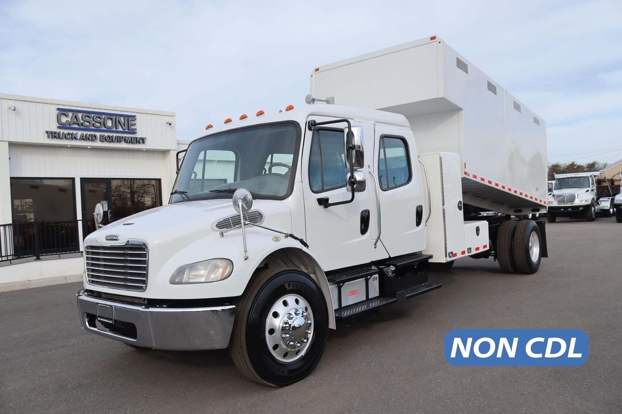 2017 FREIGHTLINER BUSINESS CLASS M2 106 in Ronkonkoma, NY