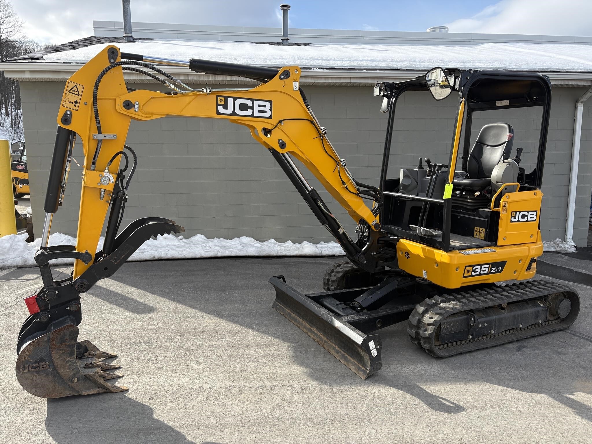 2022 JCB 35Z-1 in Harrisburg, PA