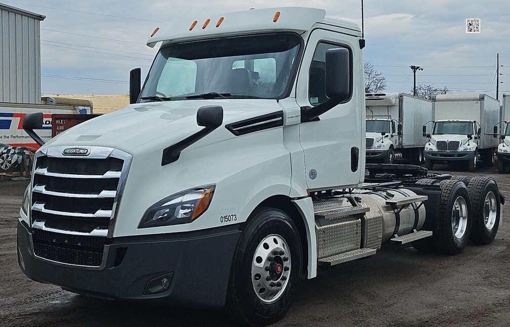 2020 FREIGHTLINER CASCADIA 126 in Girard, OH